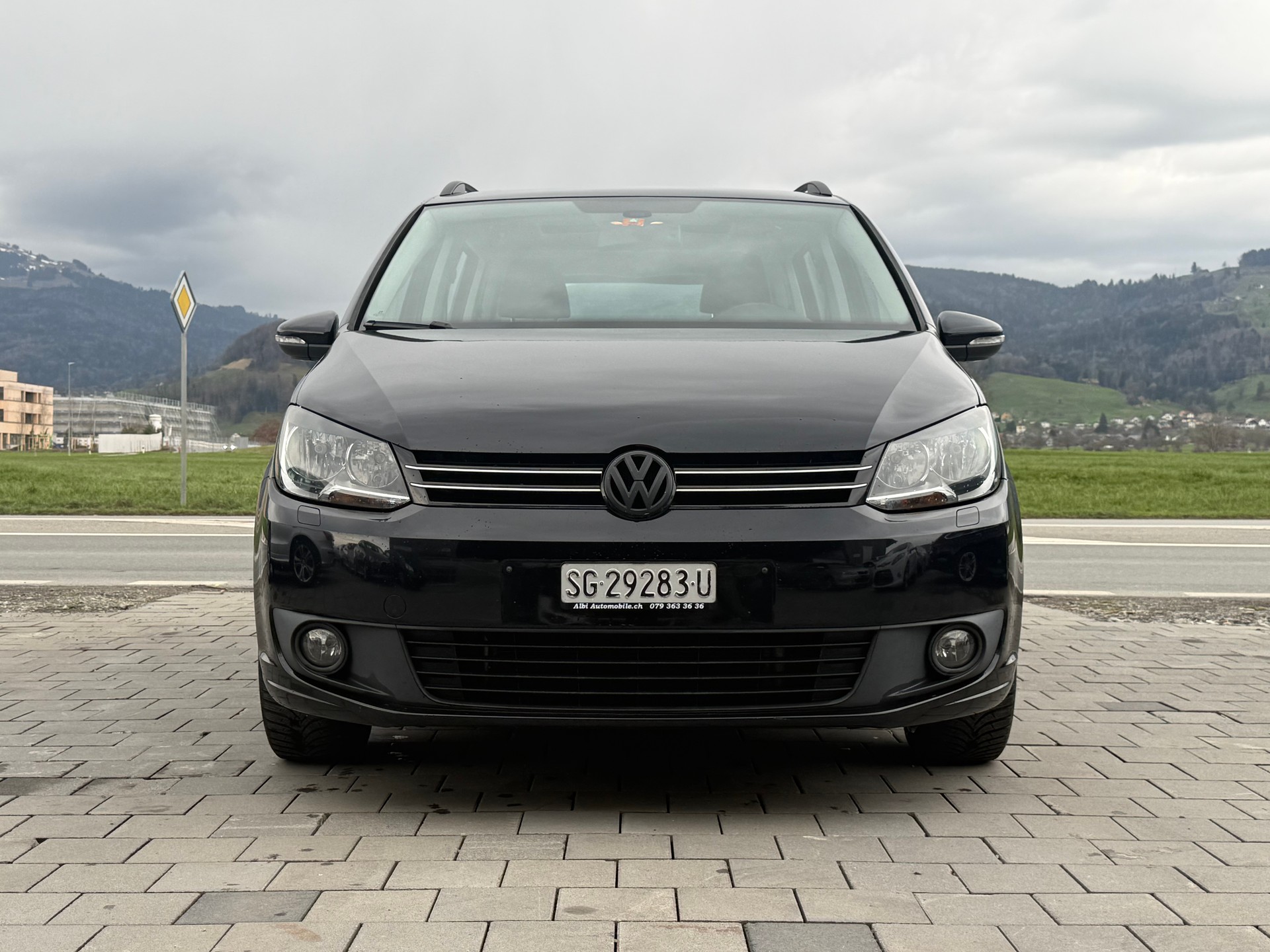 VW Touran 1.6 TDI Trendline 7-Plätzer-image-2