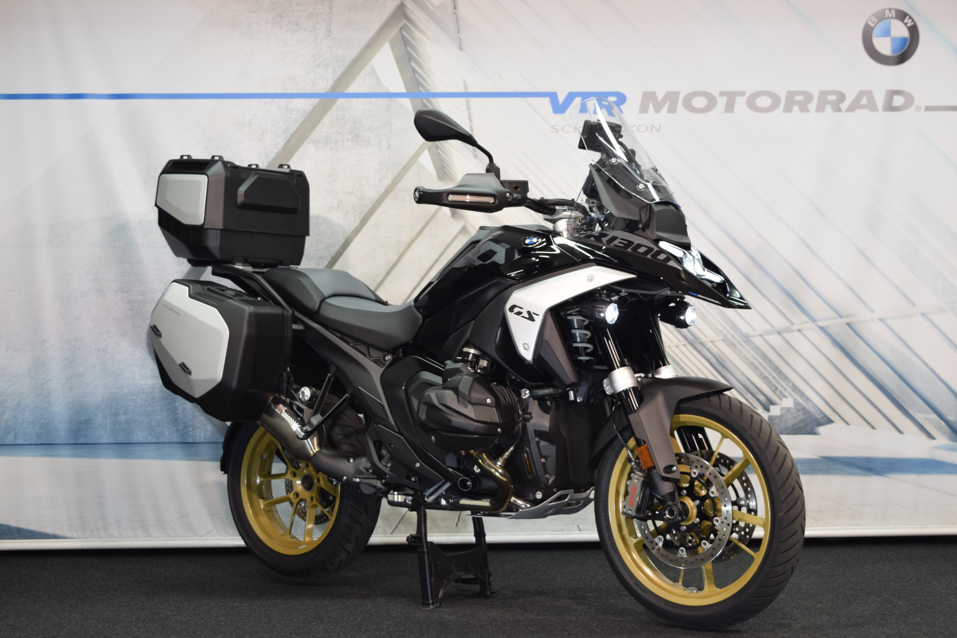 BMW R 1300 GS Triple Black inkl. Navi, Koffer & Topcase-image-0