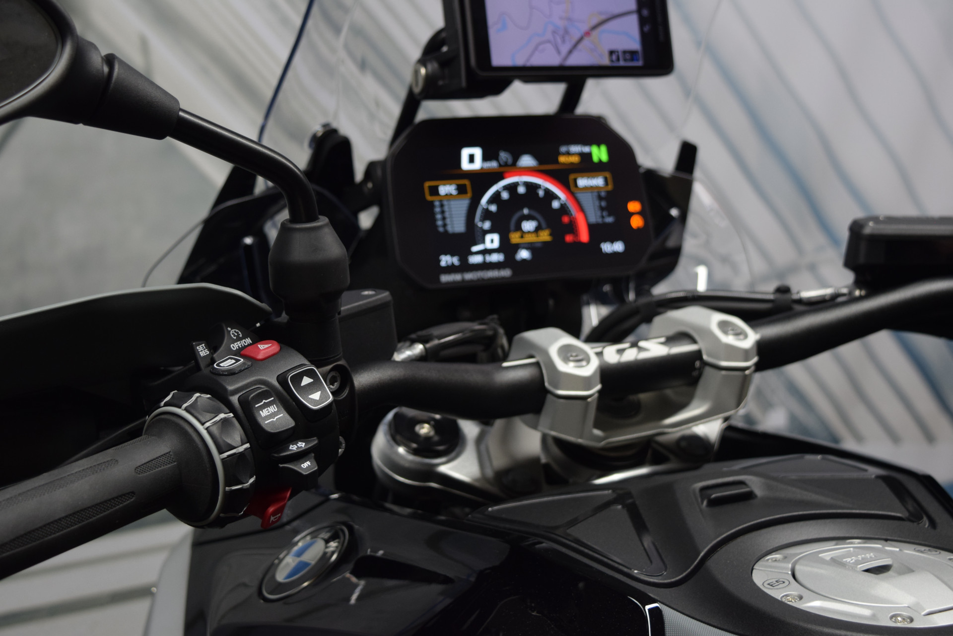 BMW R 1300 GS Triple Black inkl. Navi, Koffer & Topcase-image-6