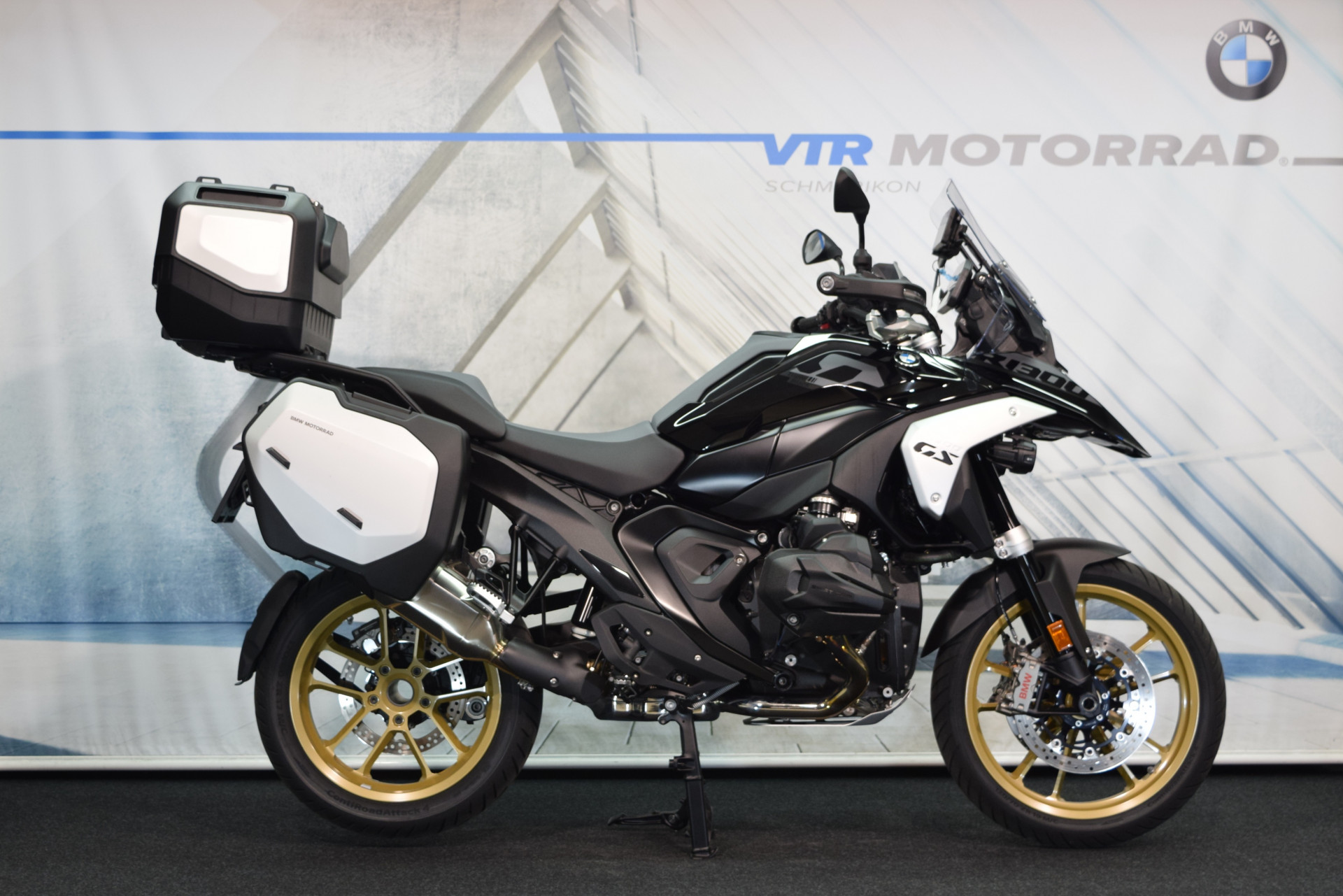 BMW R 1300 GS Triple Black inkl. Navi, Koffer & Topcase-image-1