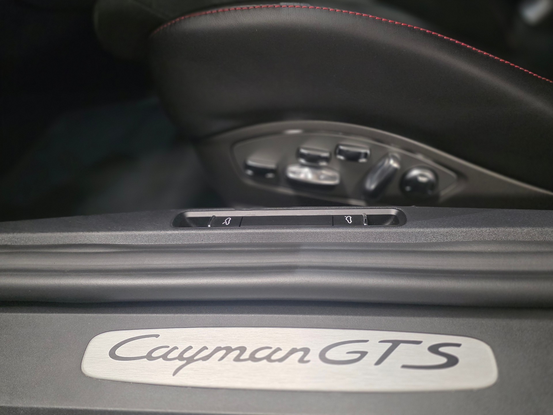 PORSCHE 718 Cayman GTS 4.0 PDK (Full Black)-image-8