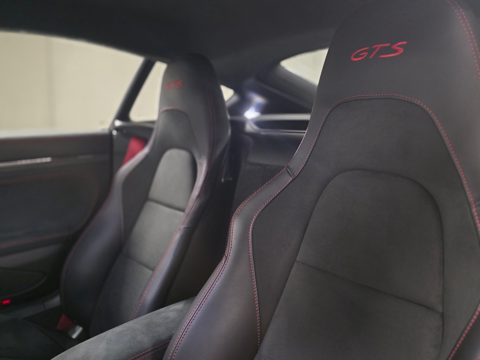 PORSCHE 718 Cayman GTS 4.0 PDK (Full Black)-image-7