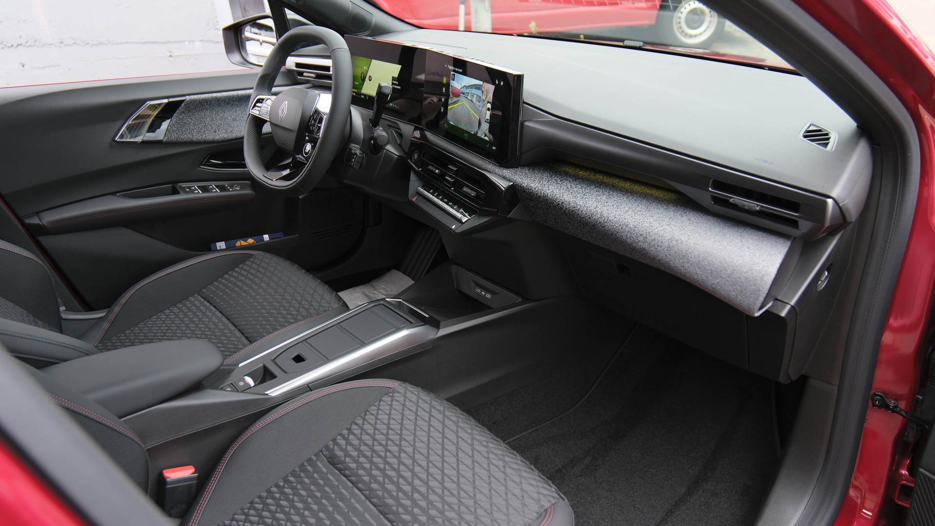 RENAULT Clio 1.8 E-Tech Techno-image-11