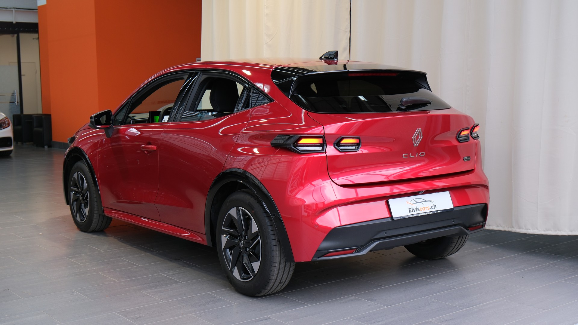 RENAULT Clio 1.8 E-Tech Techno-image-9