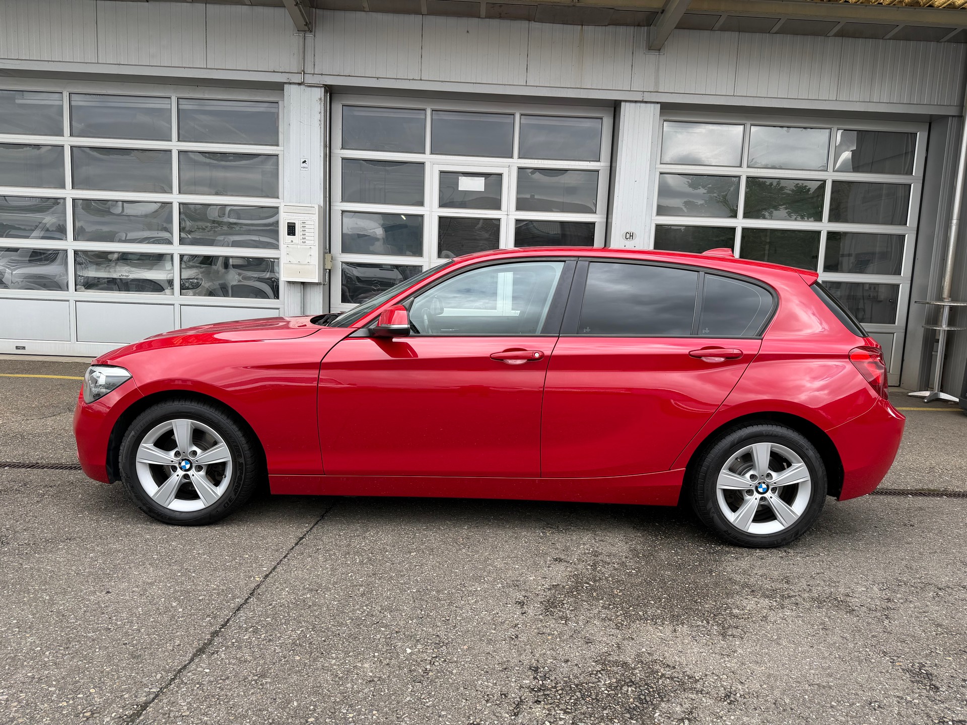 BMW 118i Sport Line Steptronic-image-2