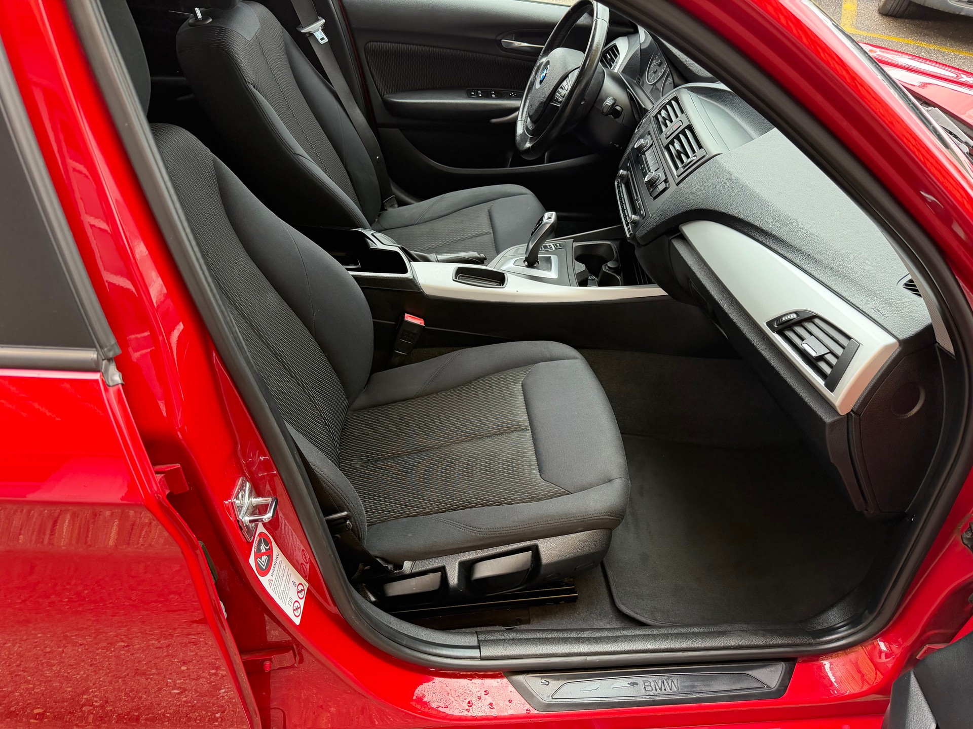 BMW 118i Sport Line Steptronic-image-10
