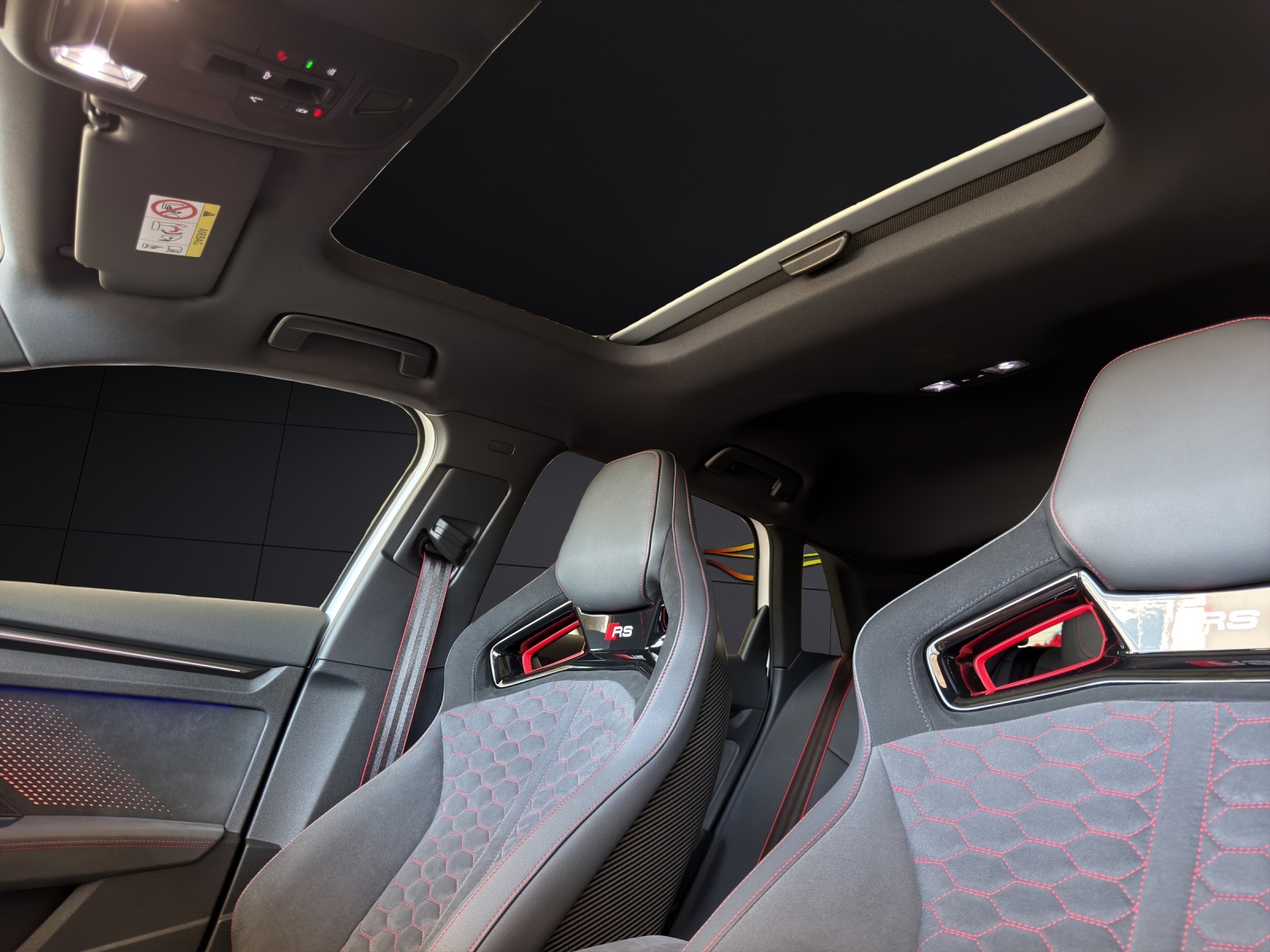 AUDI RS3 Sportback 2.5 TSI quattro S-tronic-image-10