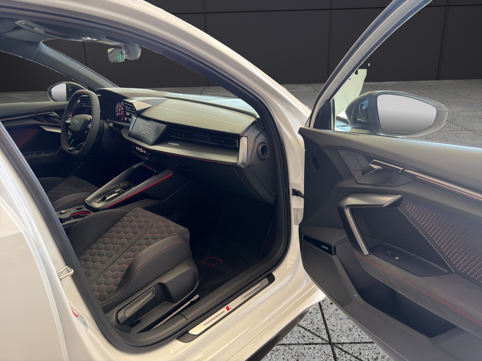 AUDI RS3 Sportback 2.5 TSI quattro S-tronic-image-11