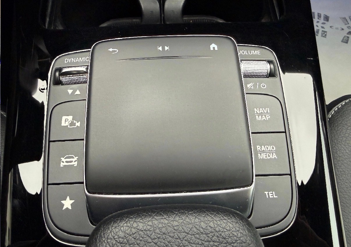 MERCEDES-BENZ A 220 AMG Line 7G-DCT 4Matic-image-11
