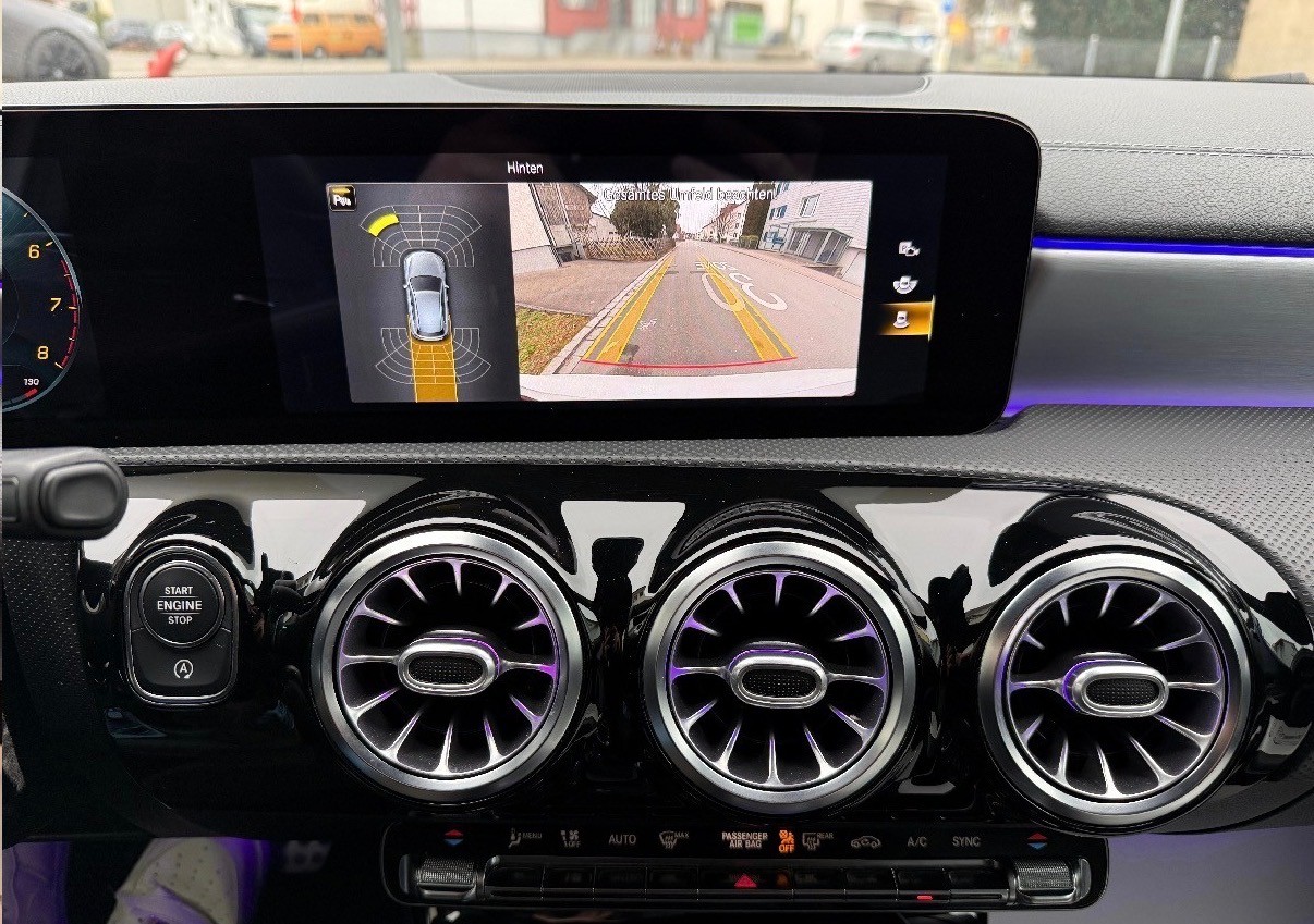 MERCEDES-BENZ A 220 AMG Line 7G-DCT 4Matic-image-10