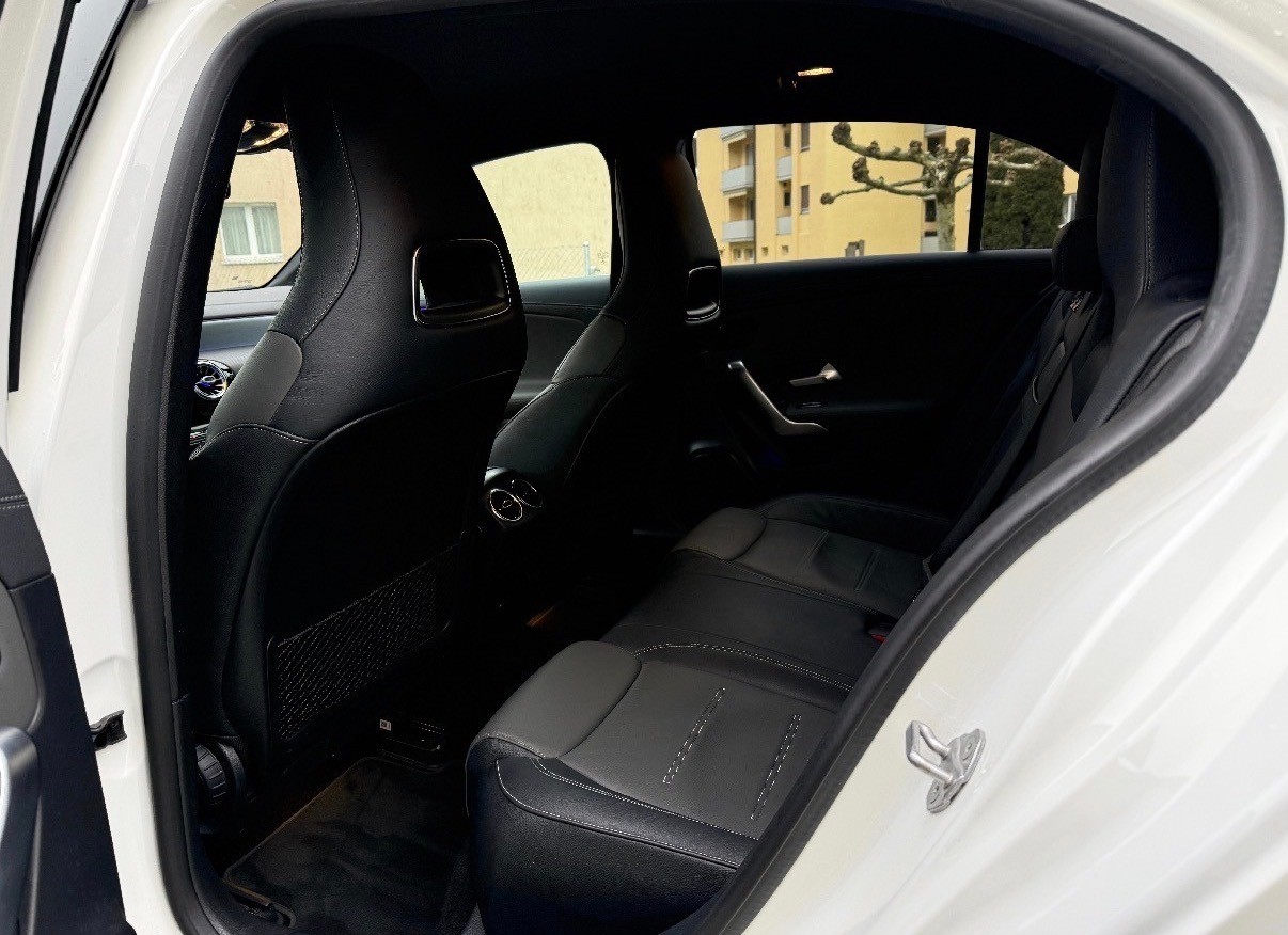 MERCEDES-BENZ A 220 AMG Line 7G-DCT 4Matic-image-14