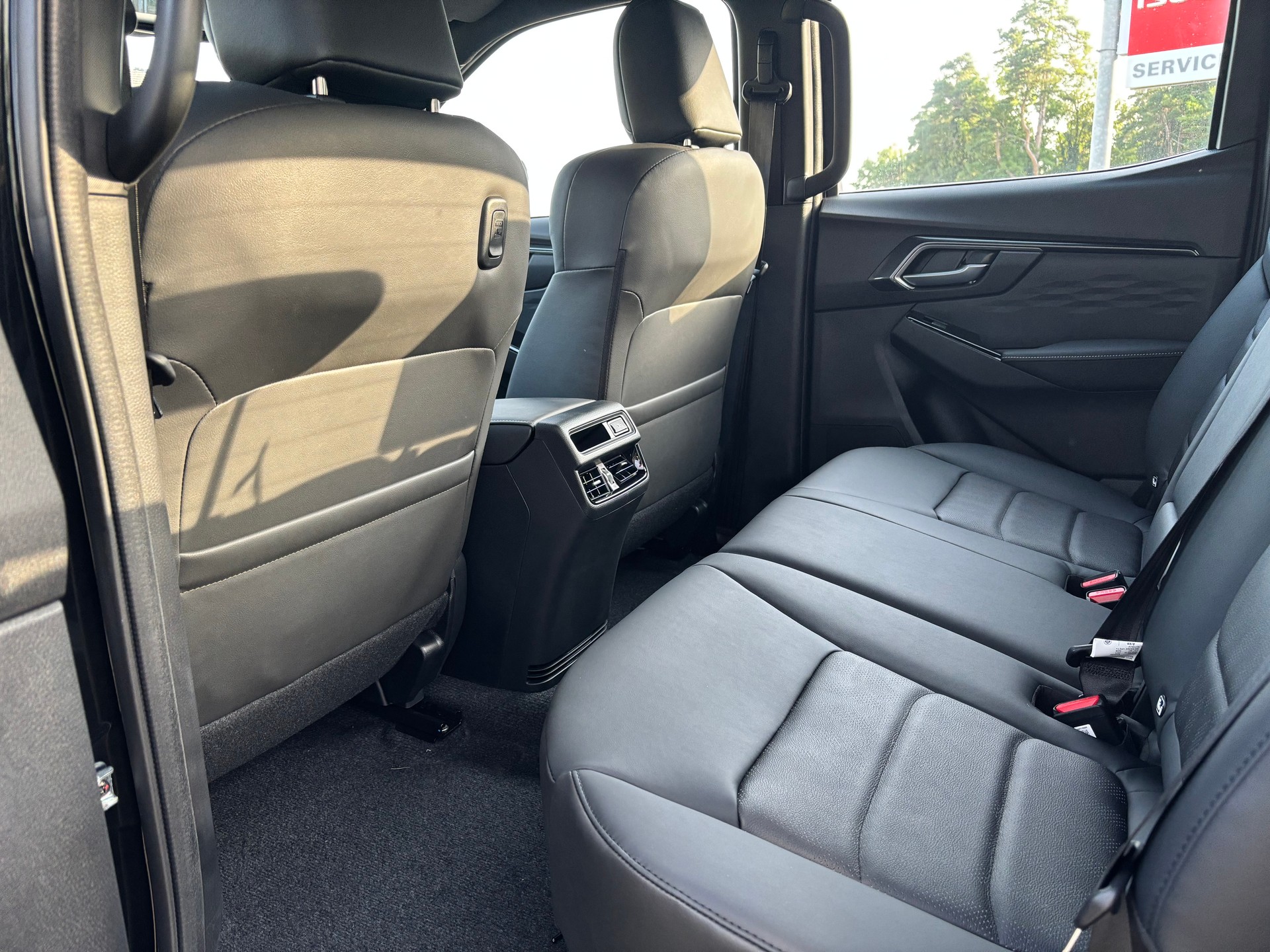 ISUZU D-MAX 1.9 CrewCab N60 Nitro Sport 4x4-image-8