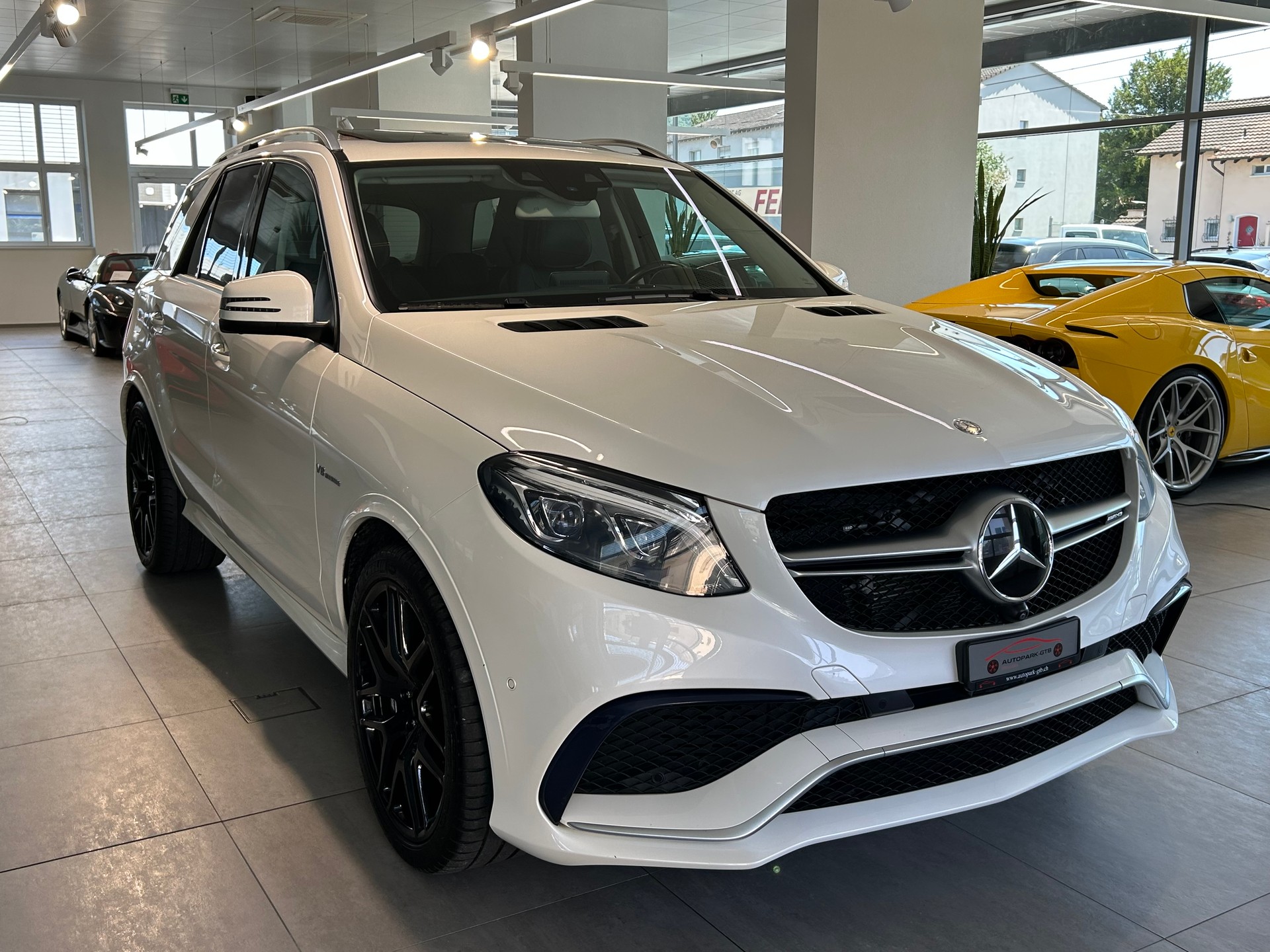 MERCEDES-BENZ GLE 63 AMG 4Matic Speedshift Plus 7G-Tronic-showroom-element-1