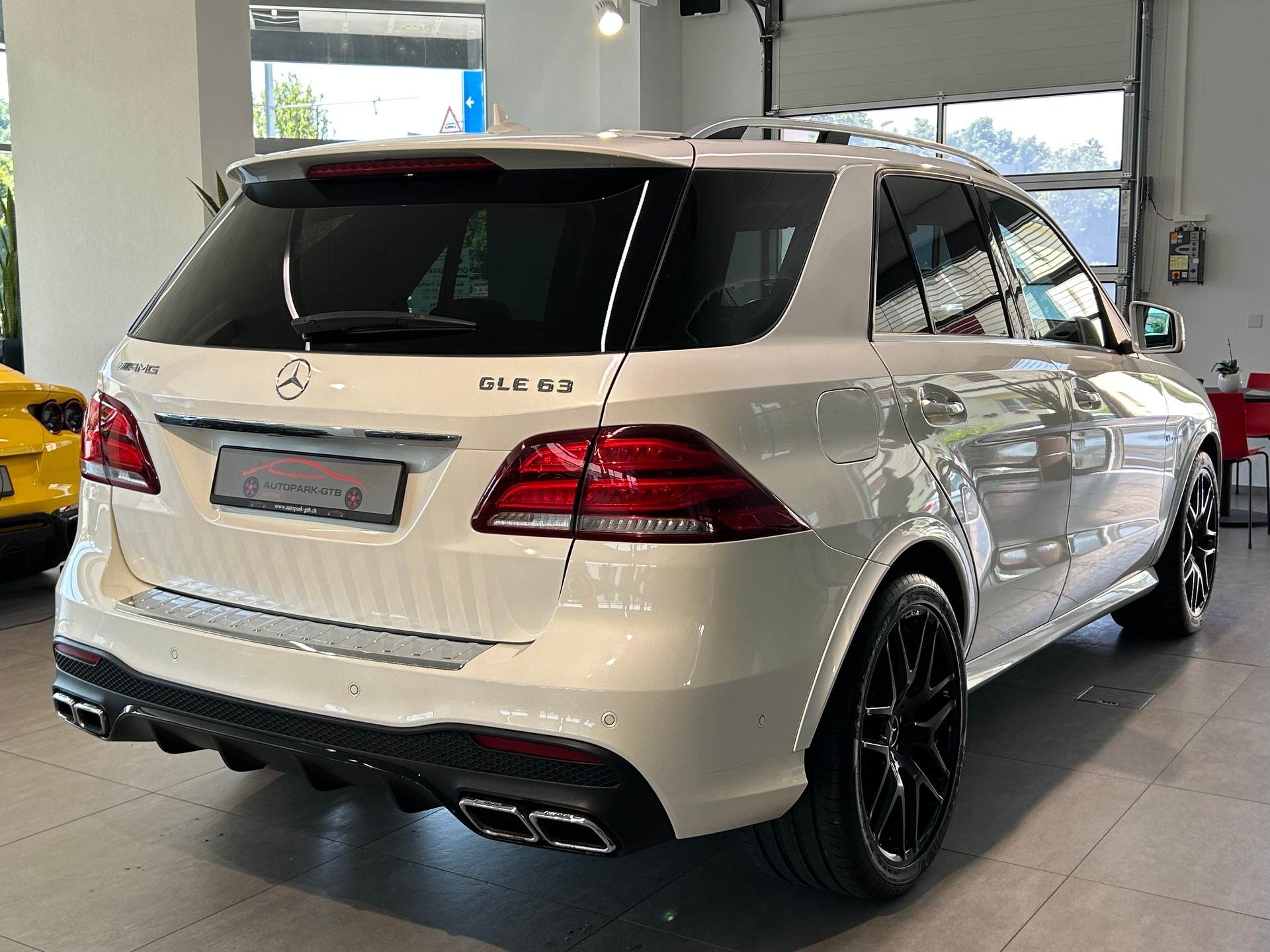 MERCEDES-BENZ GLE 63 AMG 4Matic Speedshift Plus 7G-Tronic-image-5