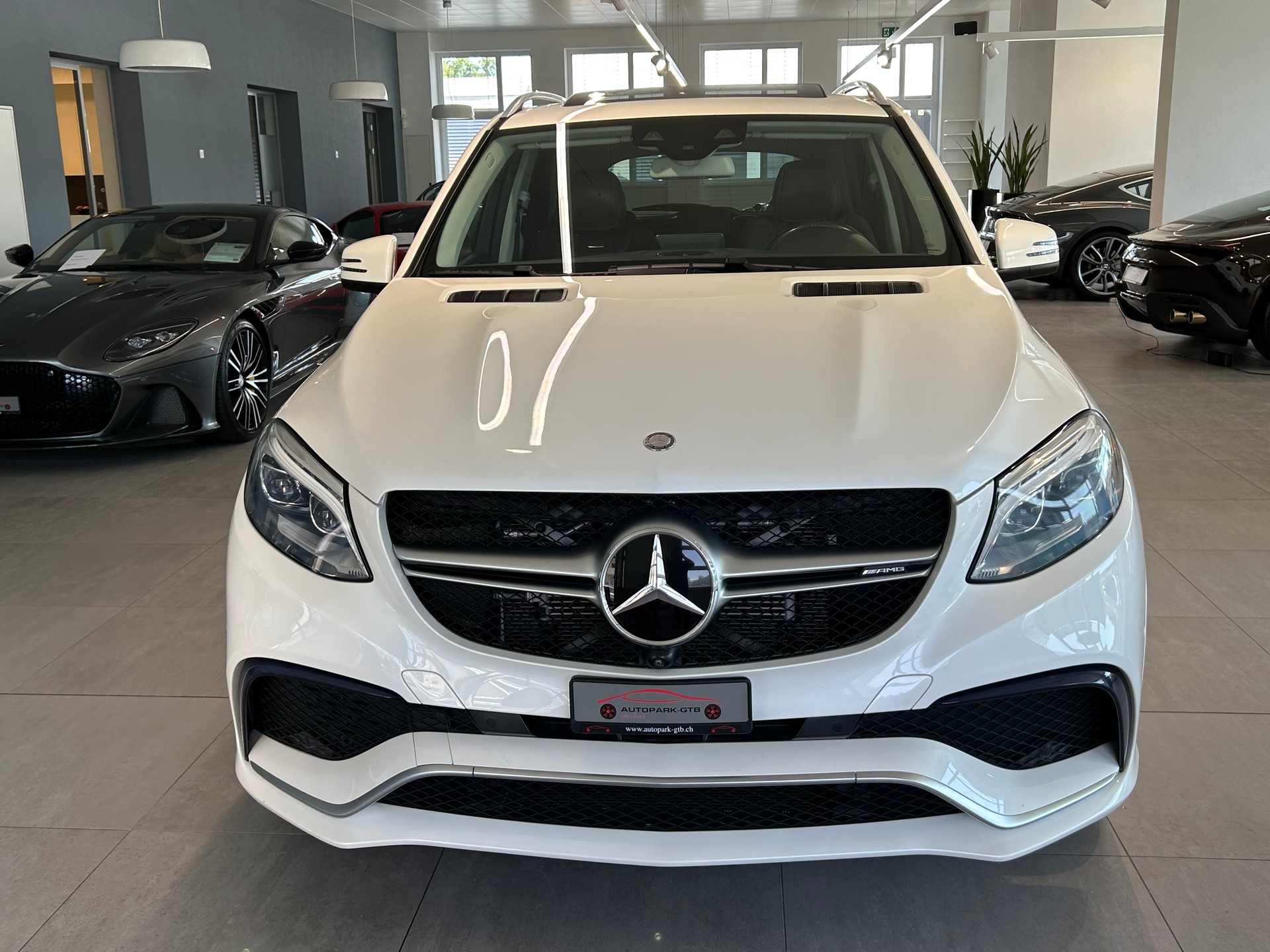 MERCEDES-BENZ GLE 63 AMG 4Matic Speedshift Plus 7G-Tronic-showroom-element-2