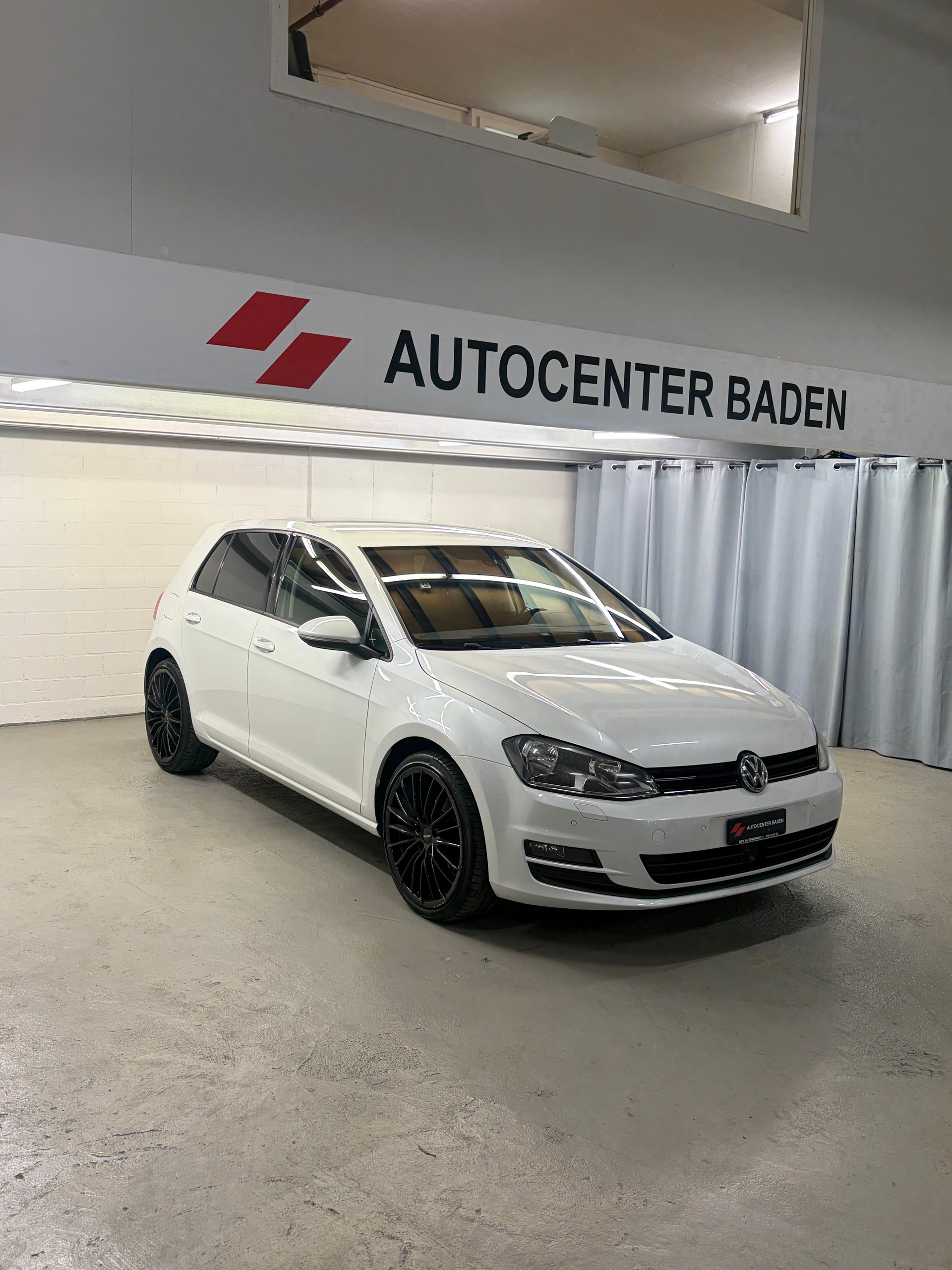 VW Golf 2.0 TDI Comfortline DSG-showroom-element-2