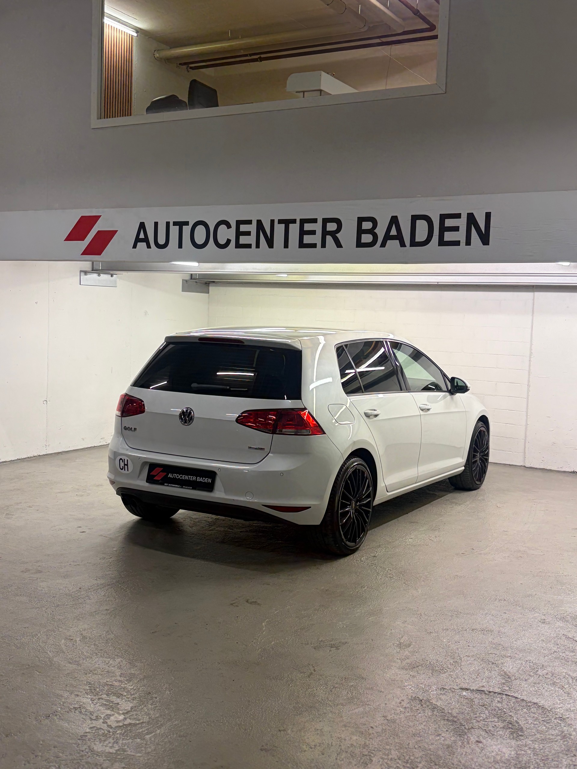 VW Golf 2.0 TDI Comfortline DSG-showroom-element-3