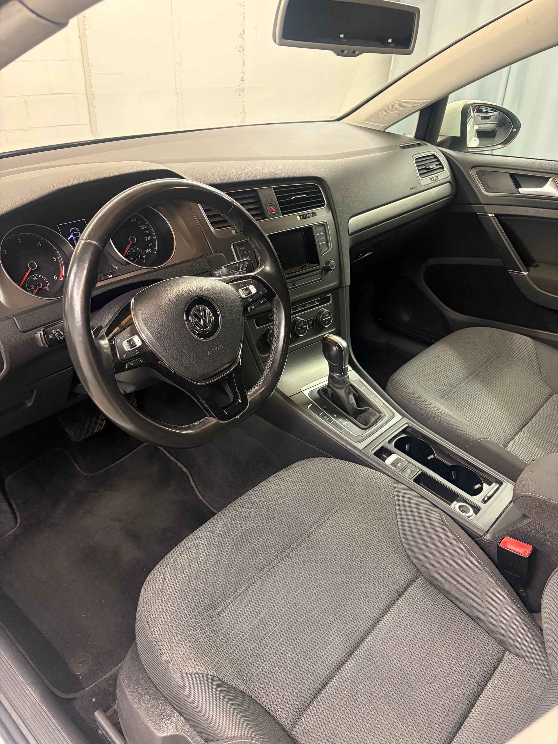 VW Golf 2.0 TDI Comfortline DSG-image-6