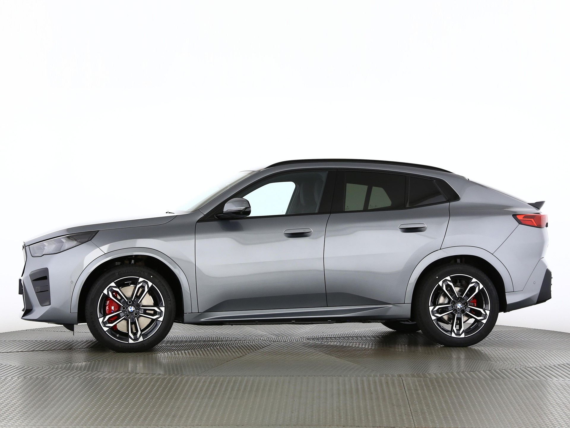 BMW iX2 20 eDrive-showroom-element-2