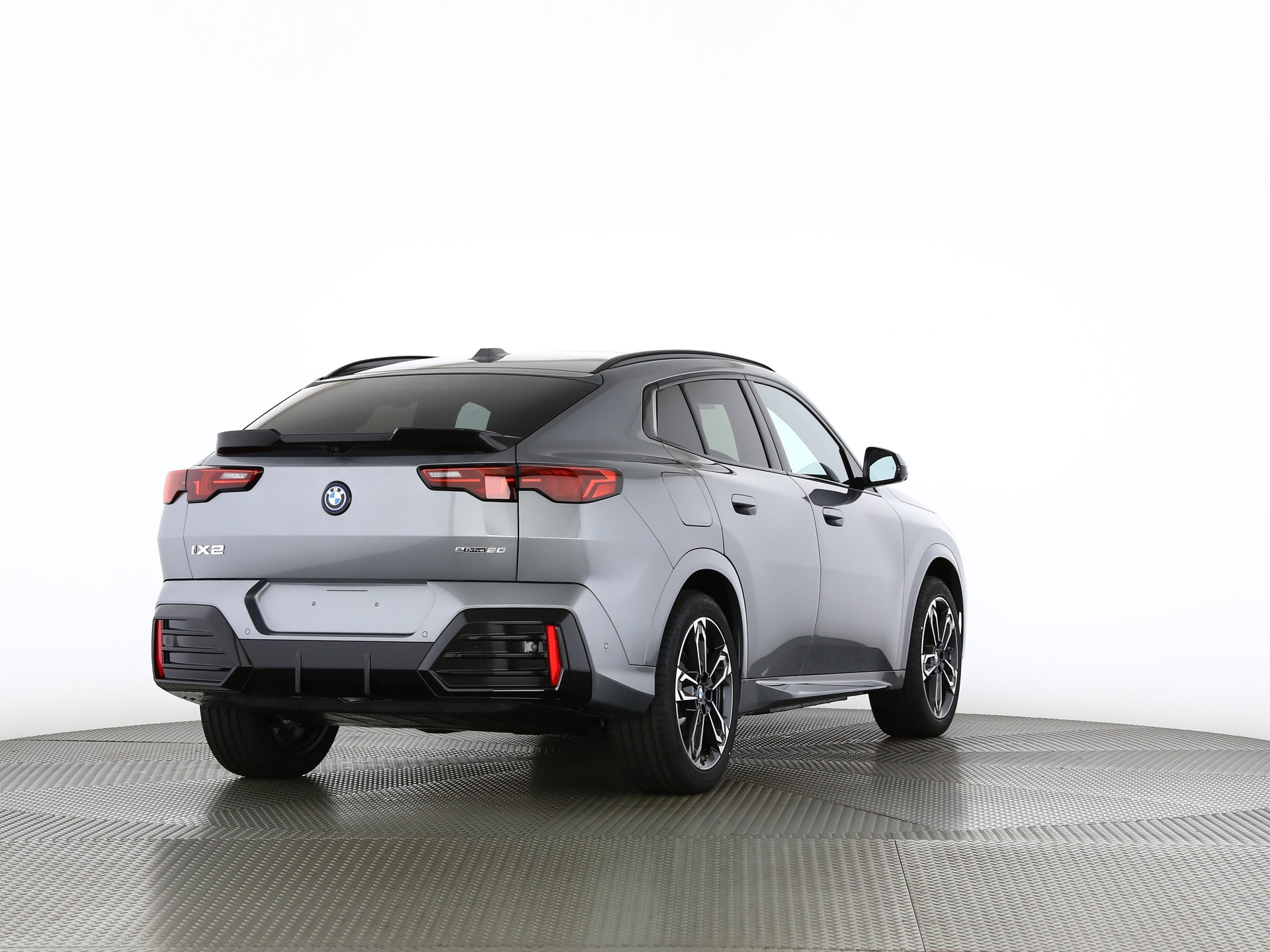 BMW iX2 20 eDrive-showroom-element-1