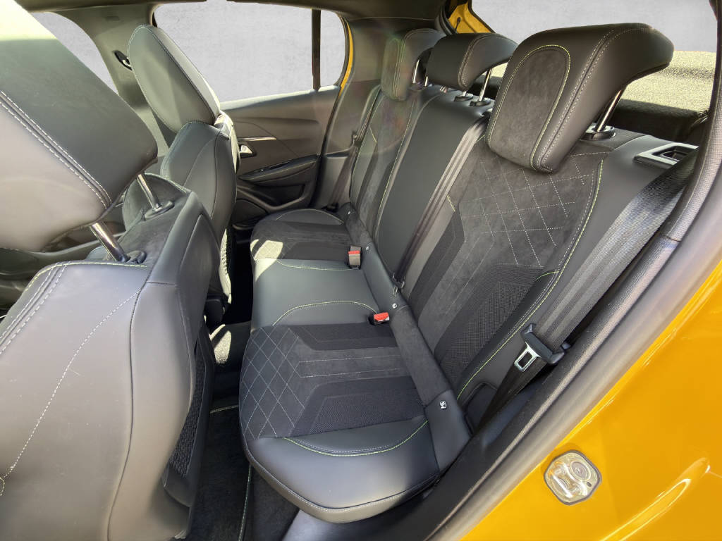 PEUGEOT 208 1.2 PureTech 100 GT Pack-image-6