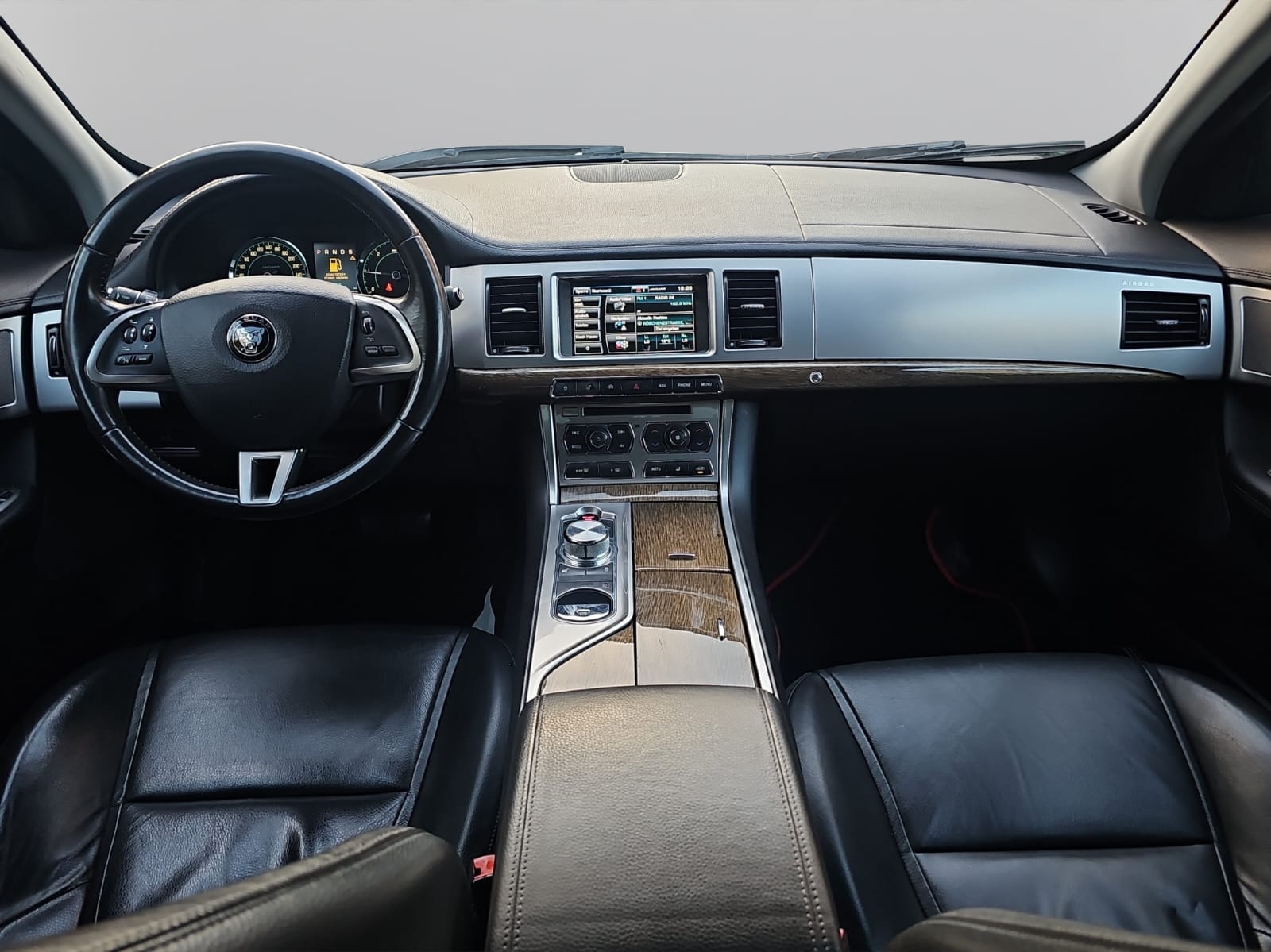 JAGUAR XF 2.2d-image-11