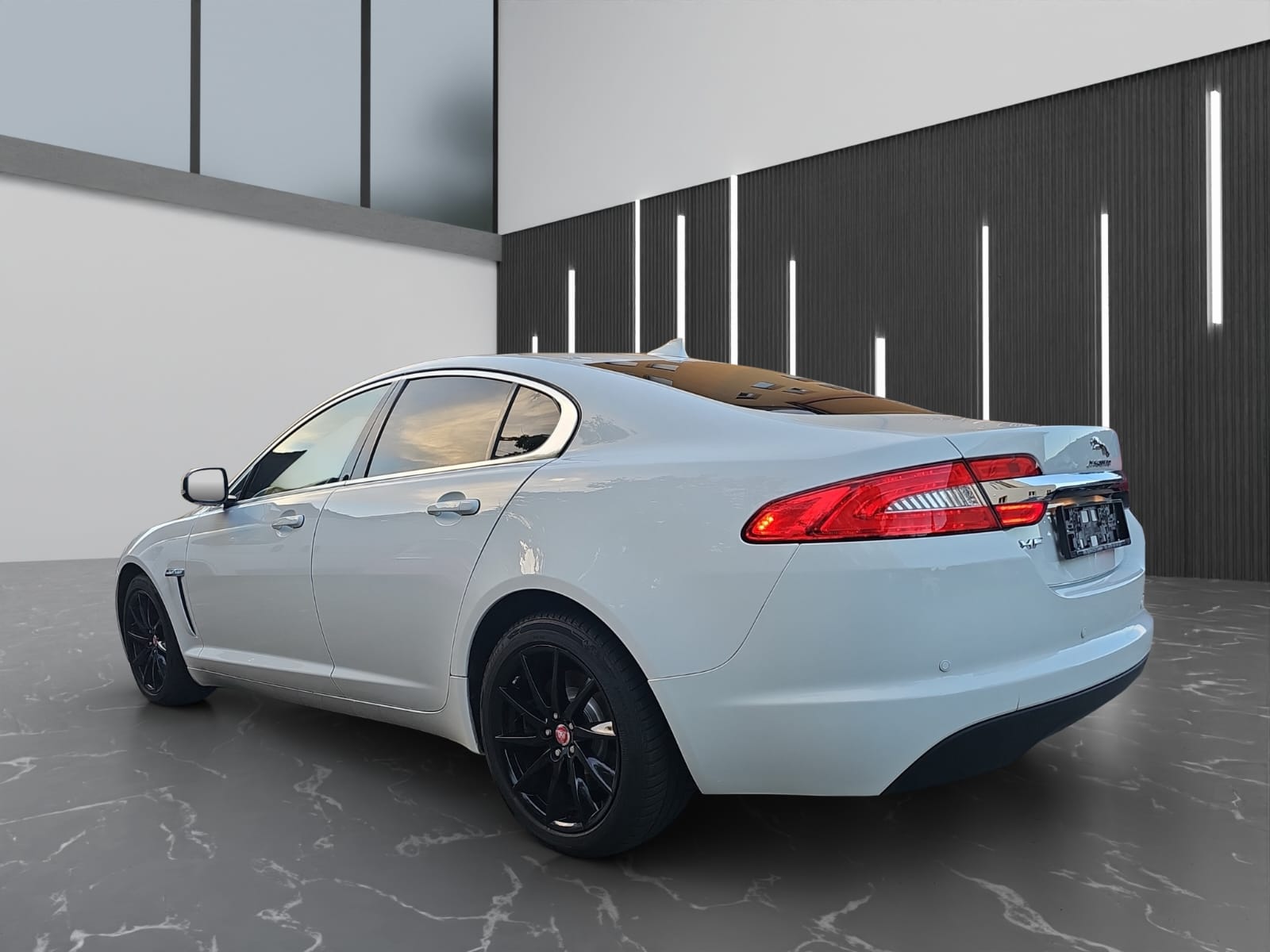 JAGUAR XF 2.2d-showroom-element-2