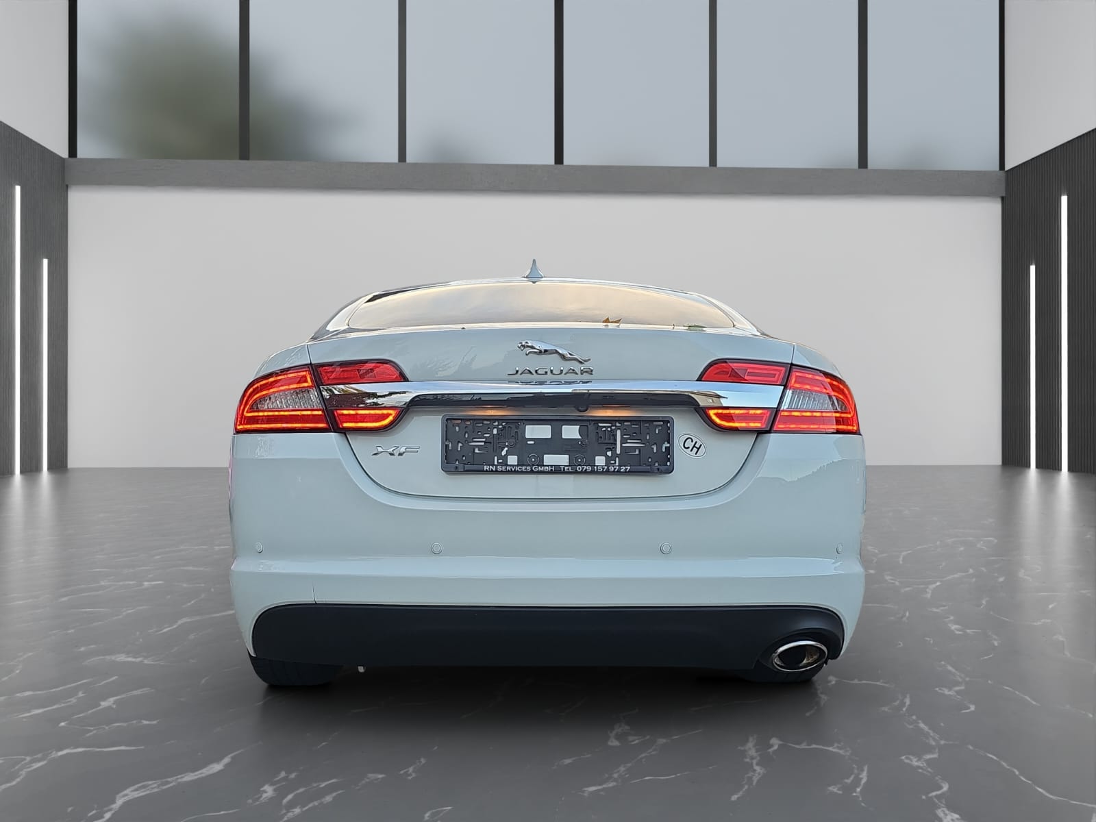 JAGUAR XF 2.2d-showroom-element-3