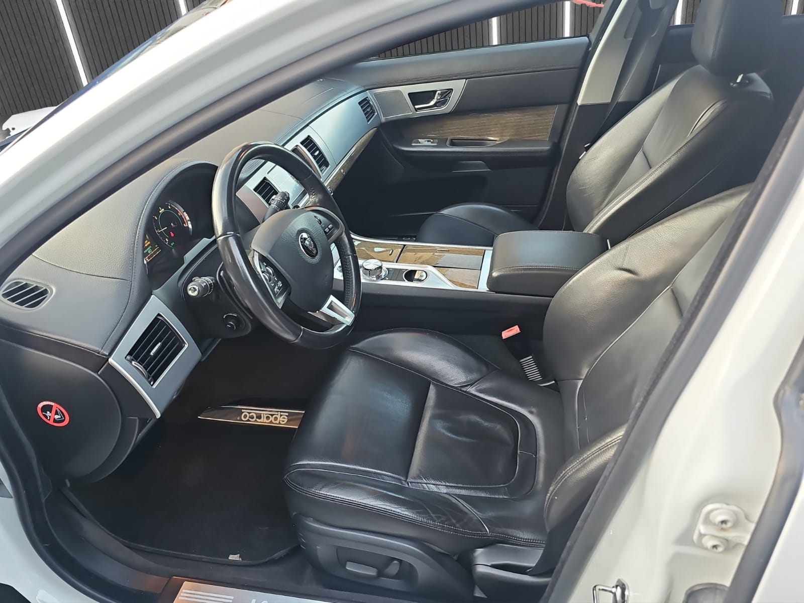 JAGUAR XF 2.2d-image-7