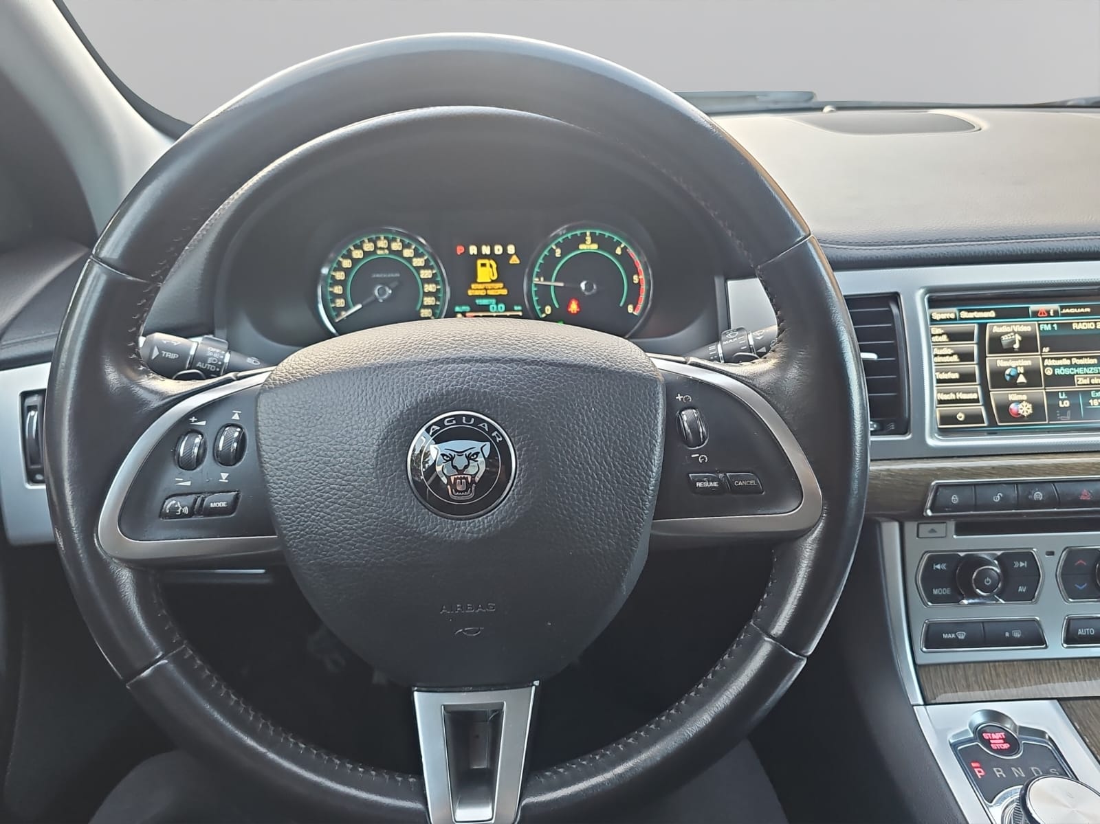 JAGUAR XF 2.2d-image-8