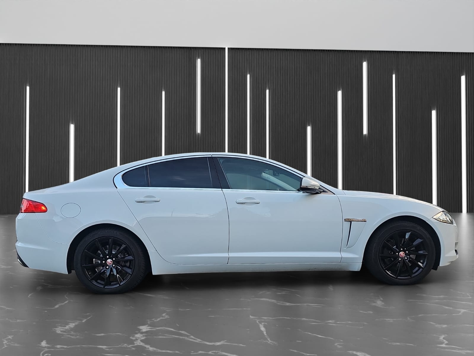 JAGUAR XF 2.2d-image-5