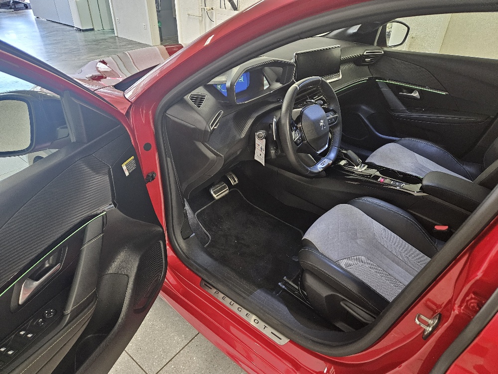 PEUGEOT 208 1.2 PureTech GT Pack EAT8-image-8
