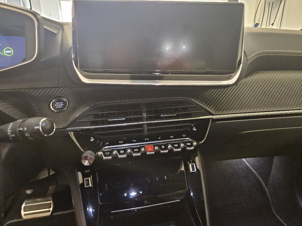 PEUGEOT 208 1.2 PureTech GT Pack EAT8-image-10