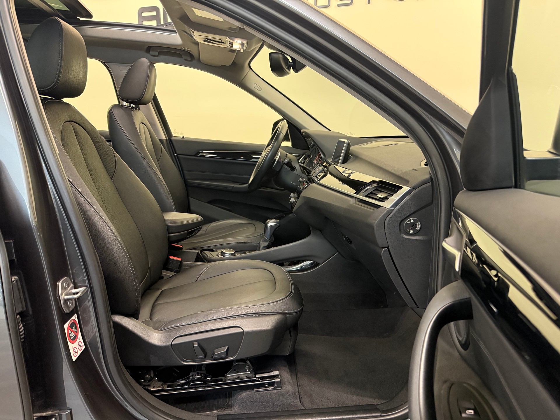 BMW X1 xDrive 25i xLine Steptronic-image-23