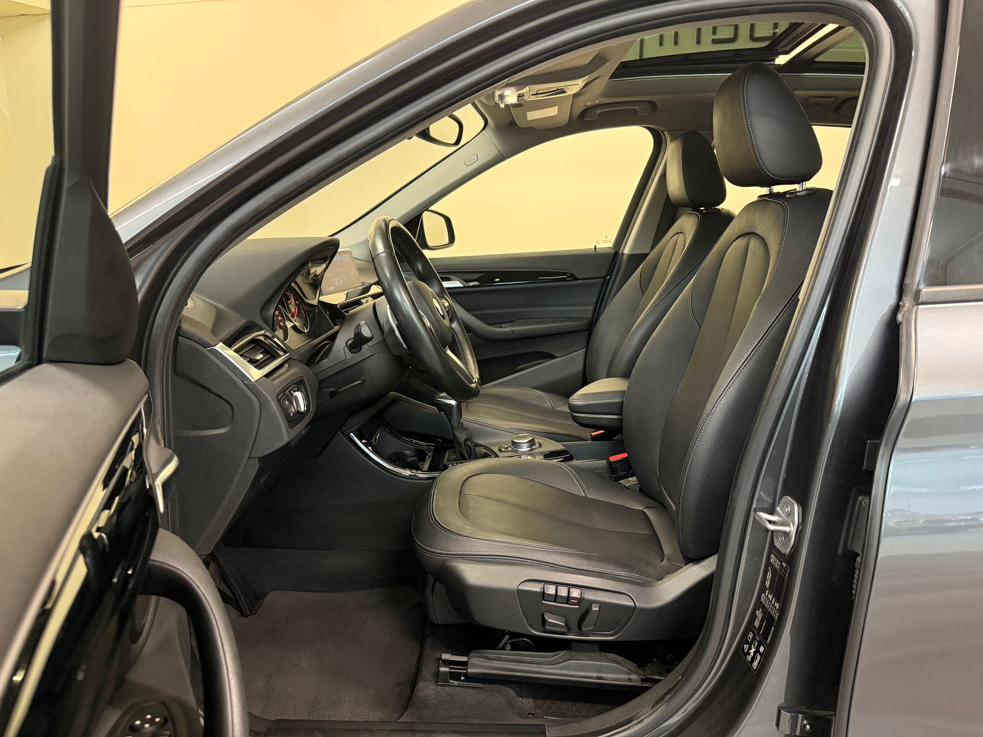 BMW X1 xDrive 25i xLine Steptronic-image-11
