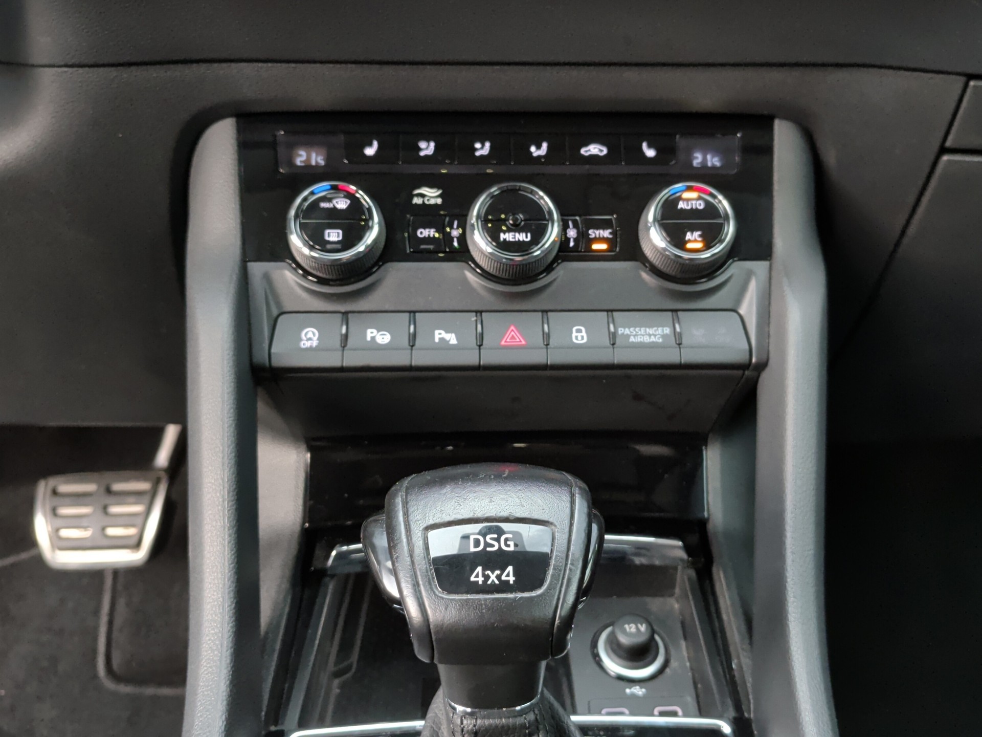 SKODA Karoq 2.0 TDI CR Style 4x4 DSG-image-11