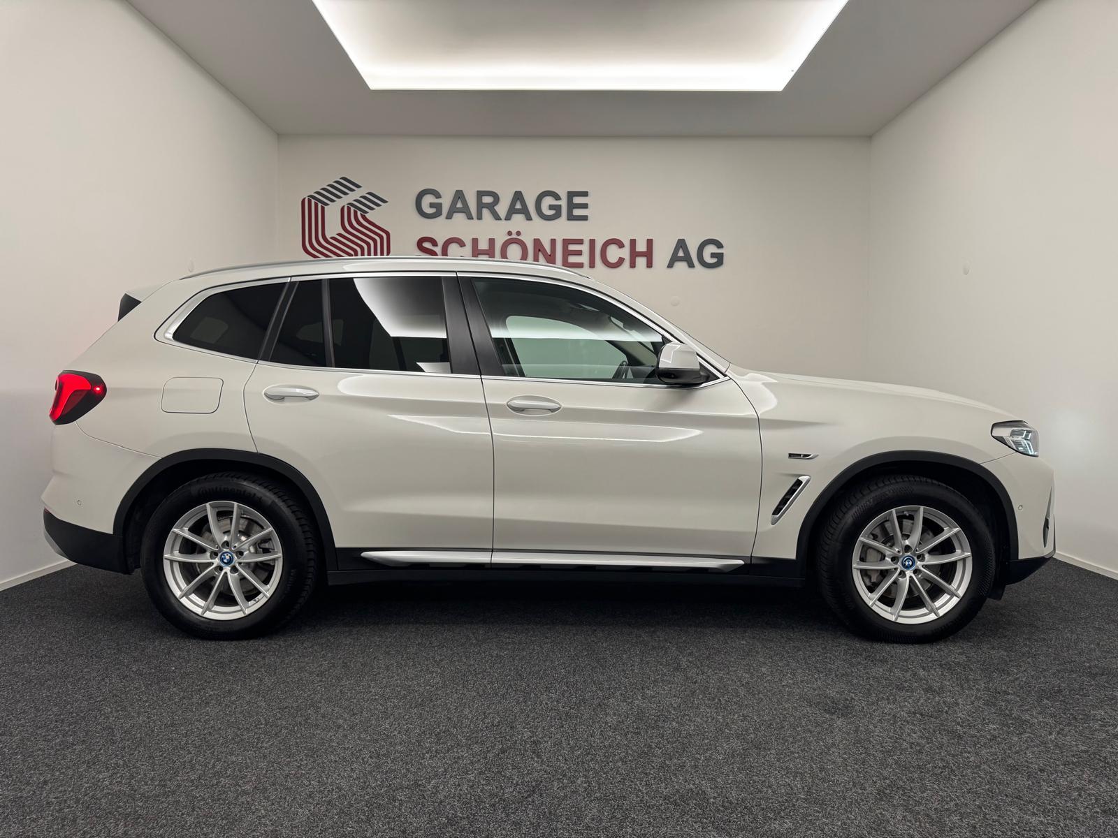 BMW X3 30e xDrive-showroom-element-3