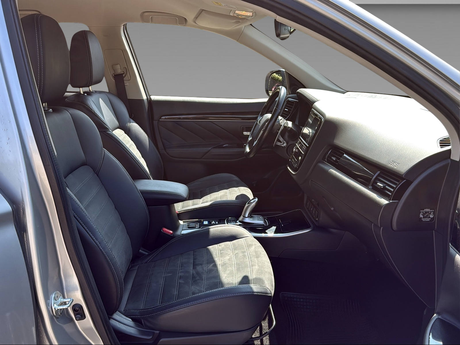 MITSUBISHI Outlander 2.4 PHEV Style-image-18