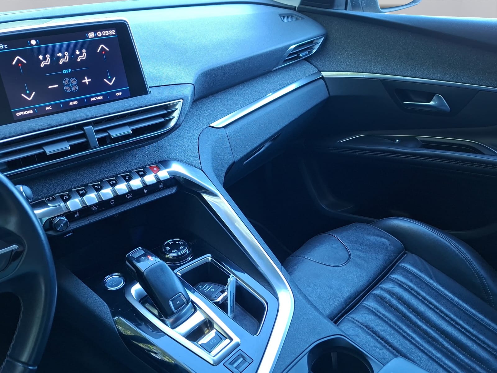PEUGEOT 5008 1.6 THP Allure EAT-image-16