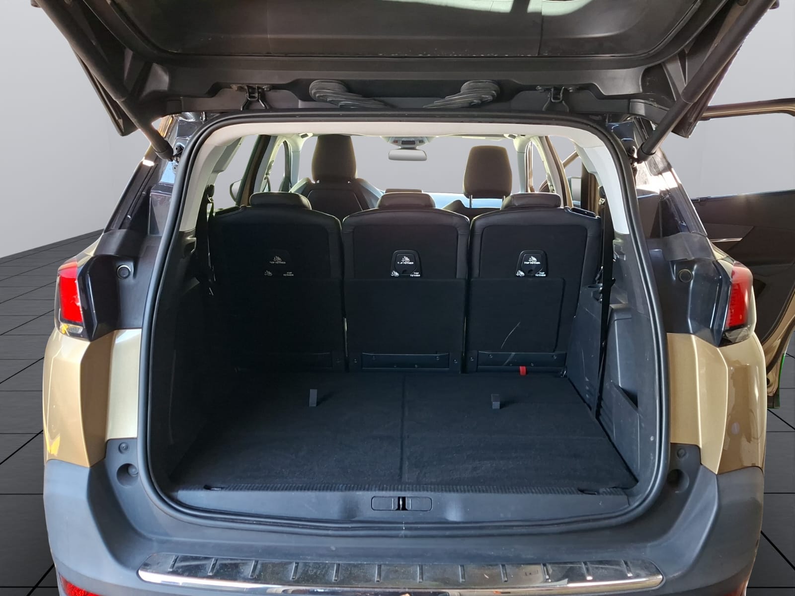 PEUGEOT 5008 1.6 THP Allure EAT-image-6