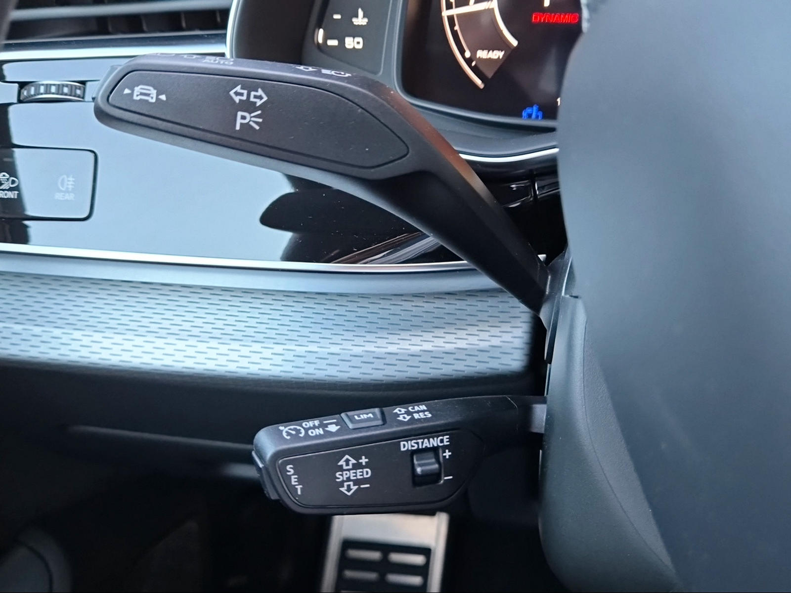 AUDI RSQ8 quattro Waitomoblau Metallic-image-17