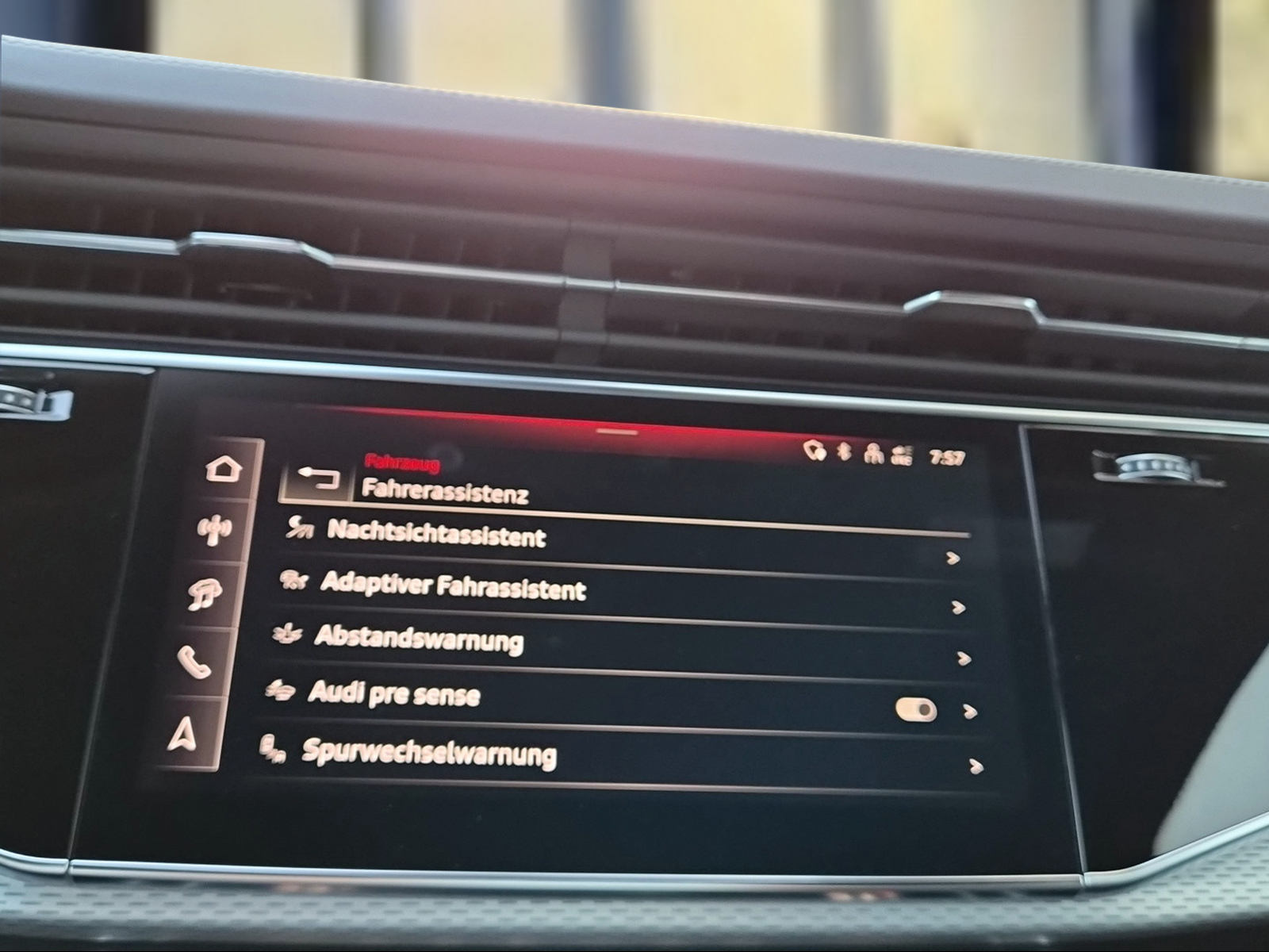 AUDI RSQ8 quattro Waitomoblau Metallic-image-14