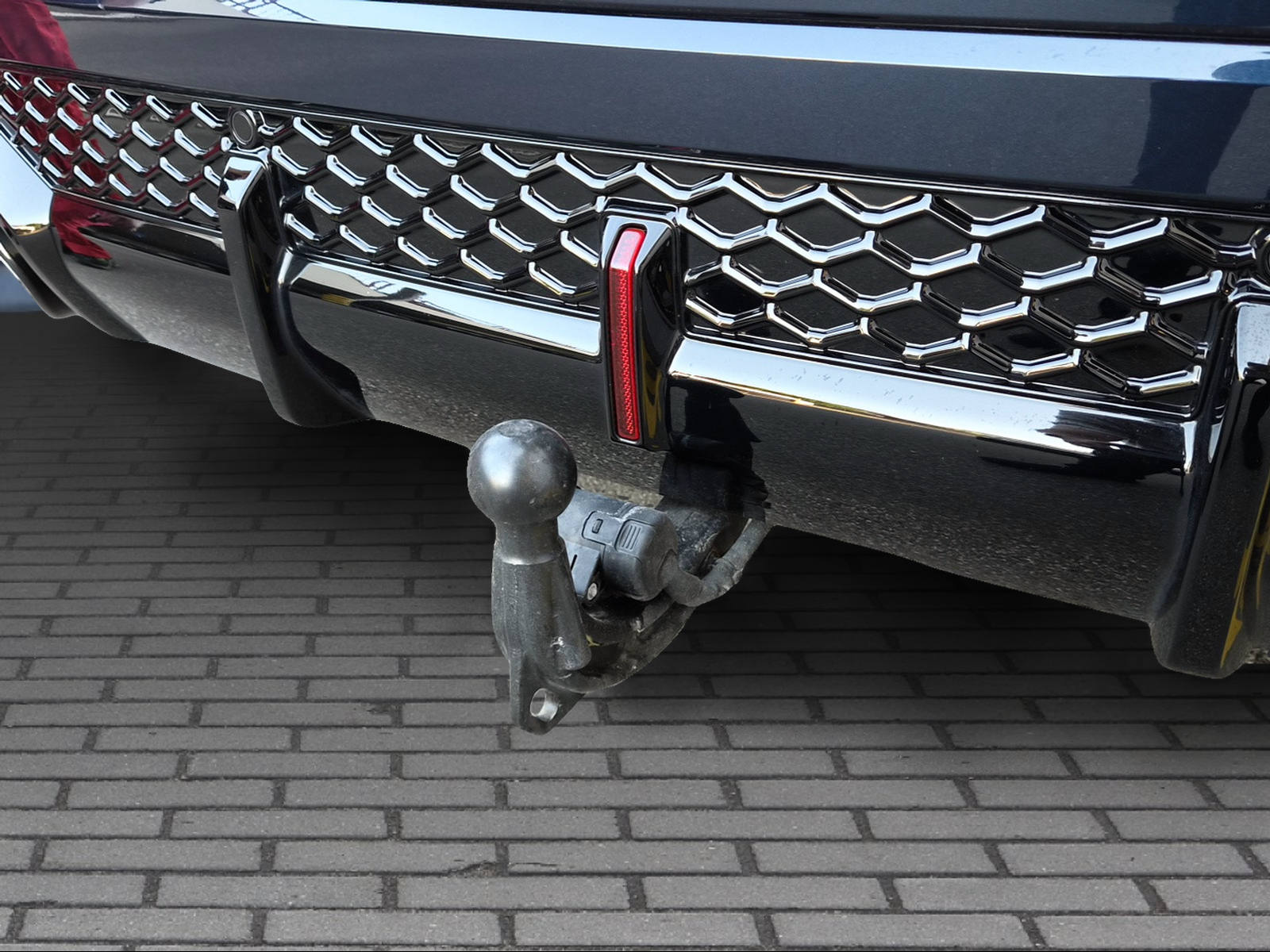 AUDI RSQ8 quattro Waitomoblau Metallic-image-18