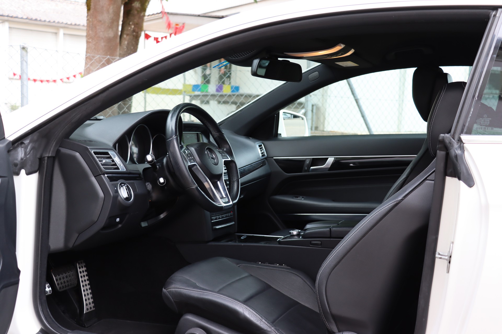 MERCEDES-BENZ E 200 7G-Tronic AMG Line-image-4