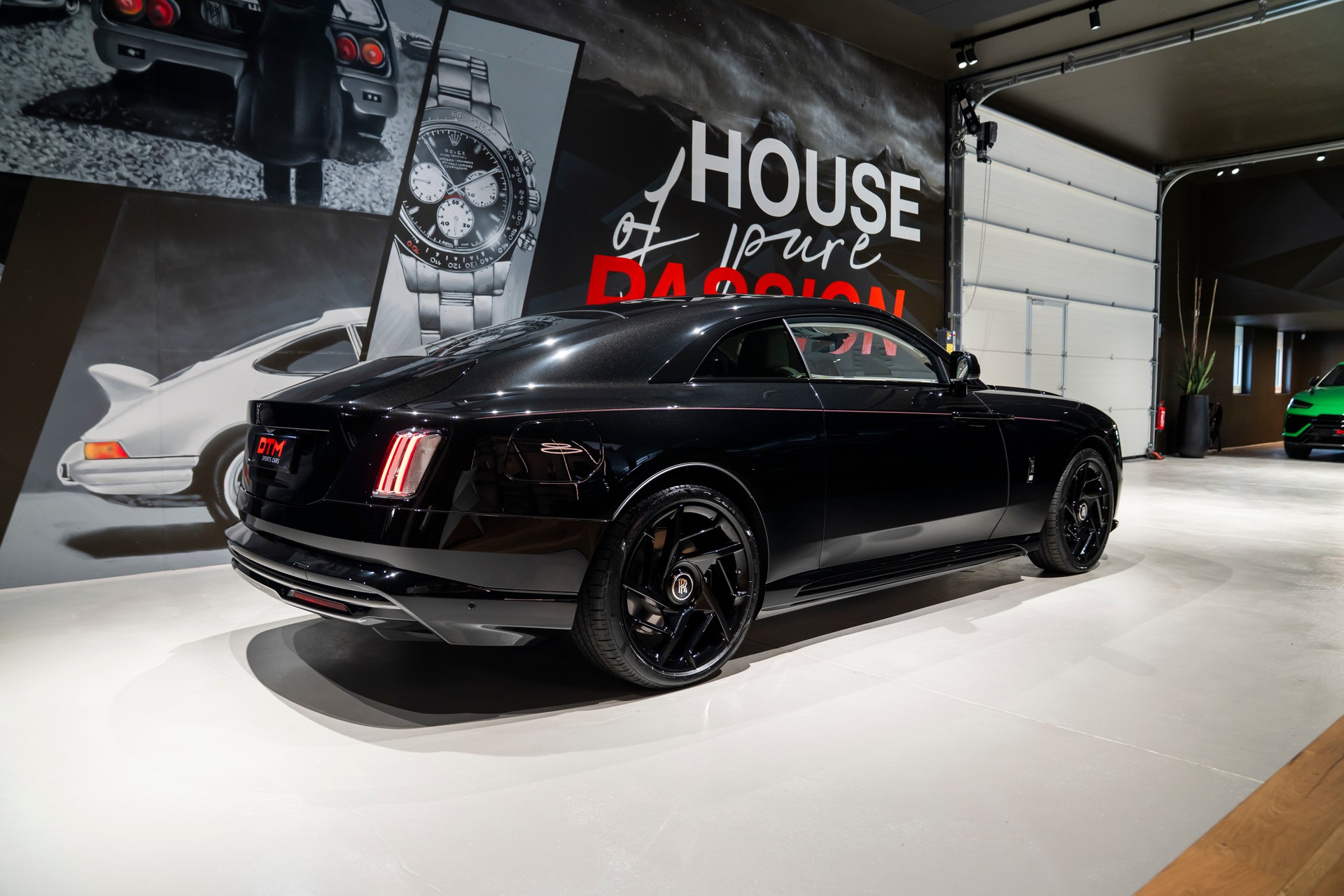 ROLLS-ROYCE Spectre Black Badge-showroom-element-3