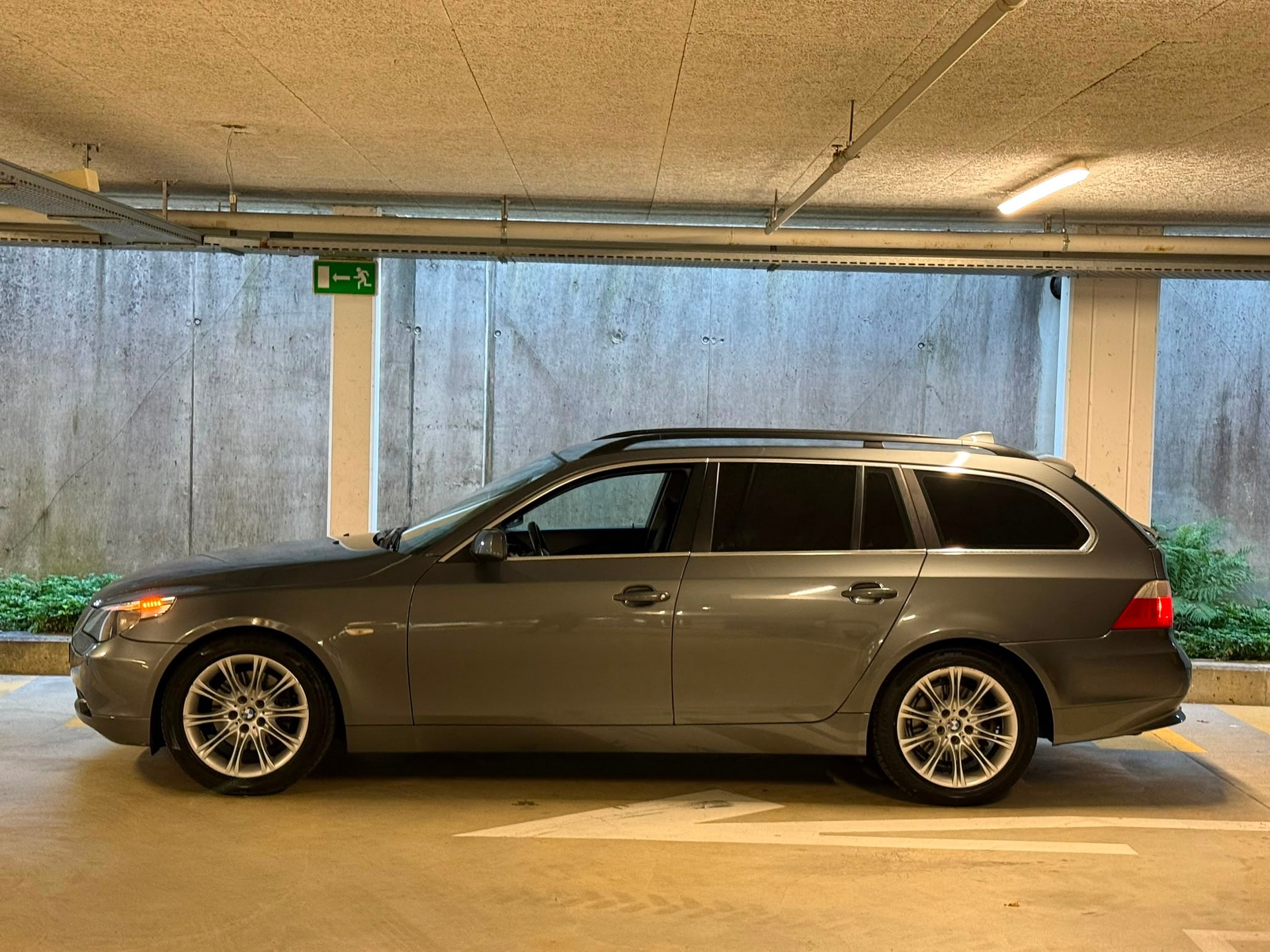 BMW 530d Touring TOP ZUSTAND-showroom-element-2