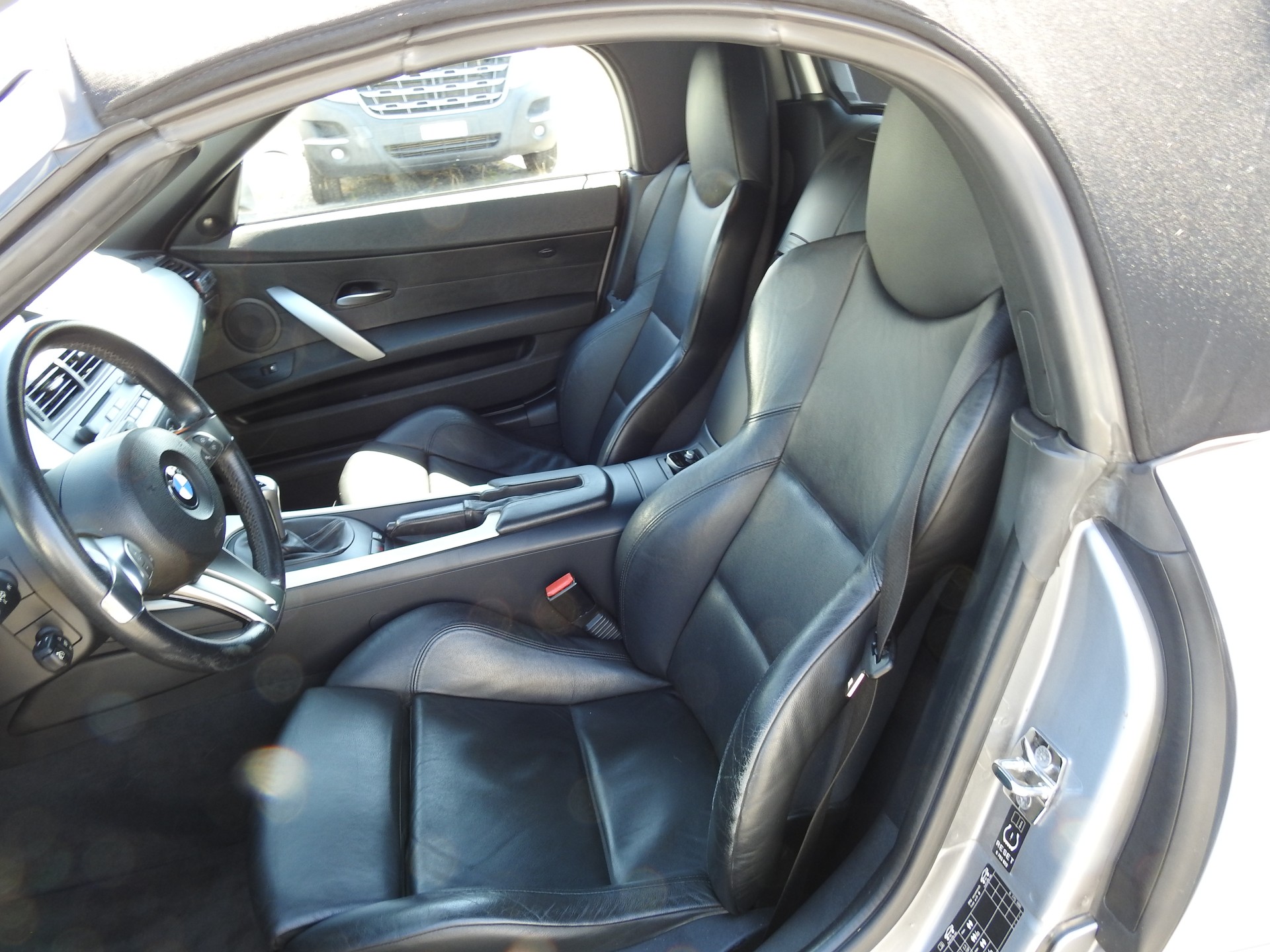 BMW Z4 2.5i Roadster-image-12