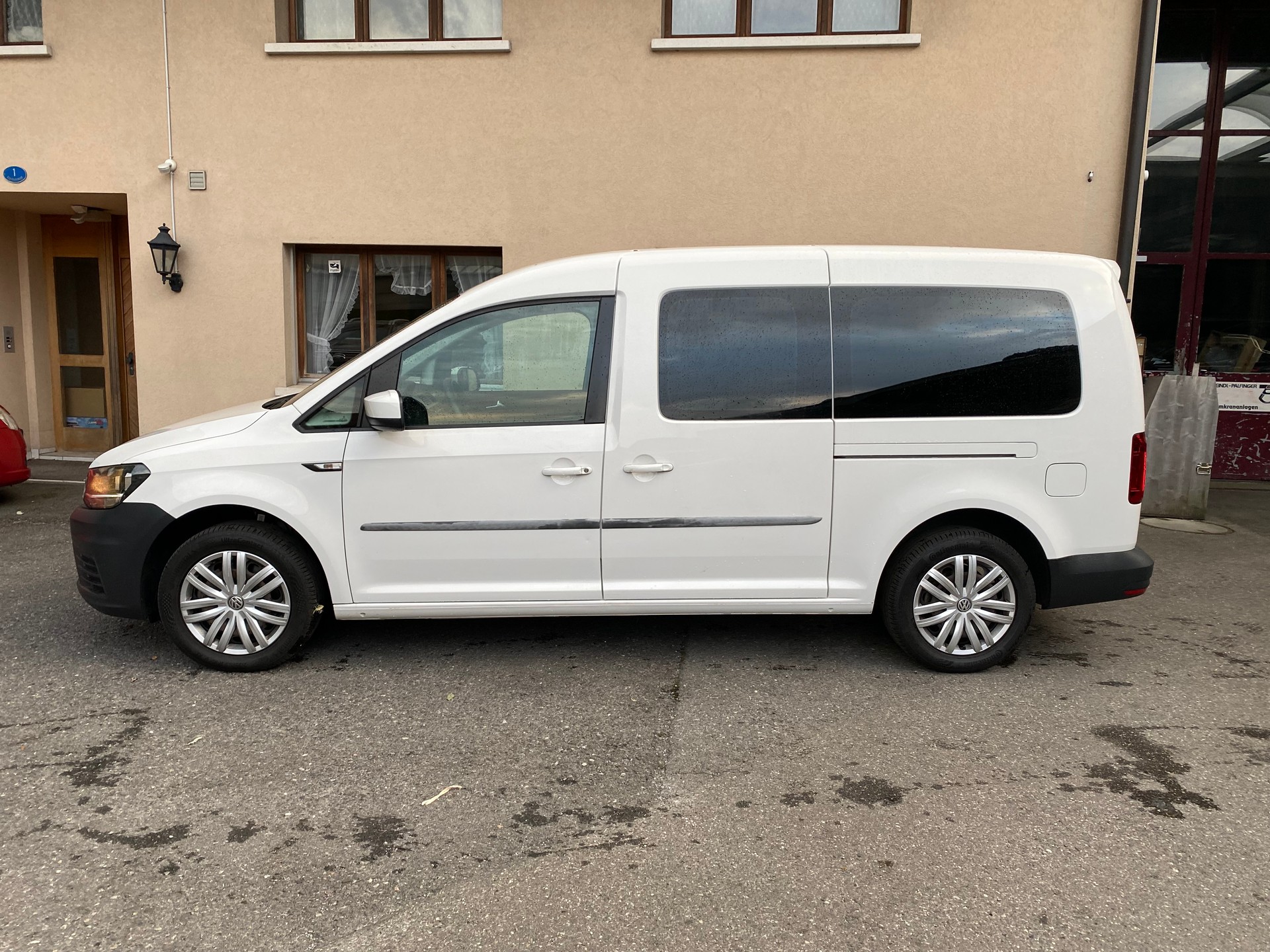 VW Caddy Maxi 2.0 TDI Trendline-image-13