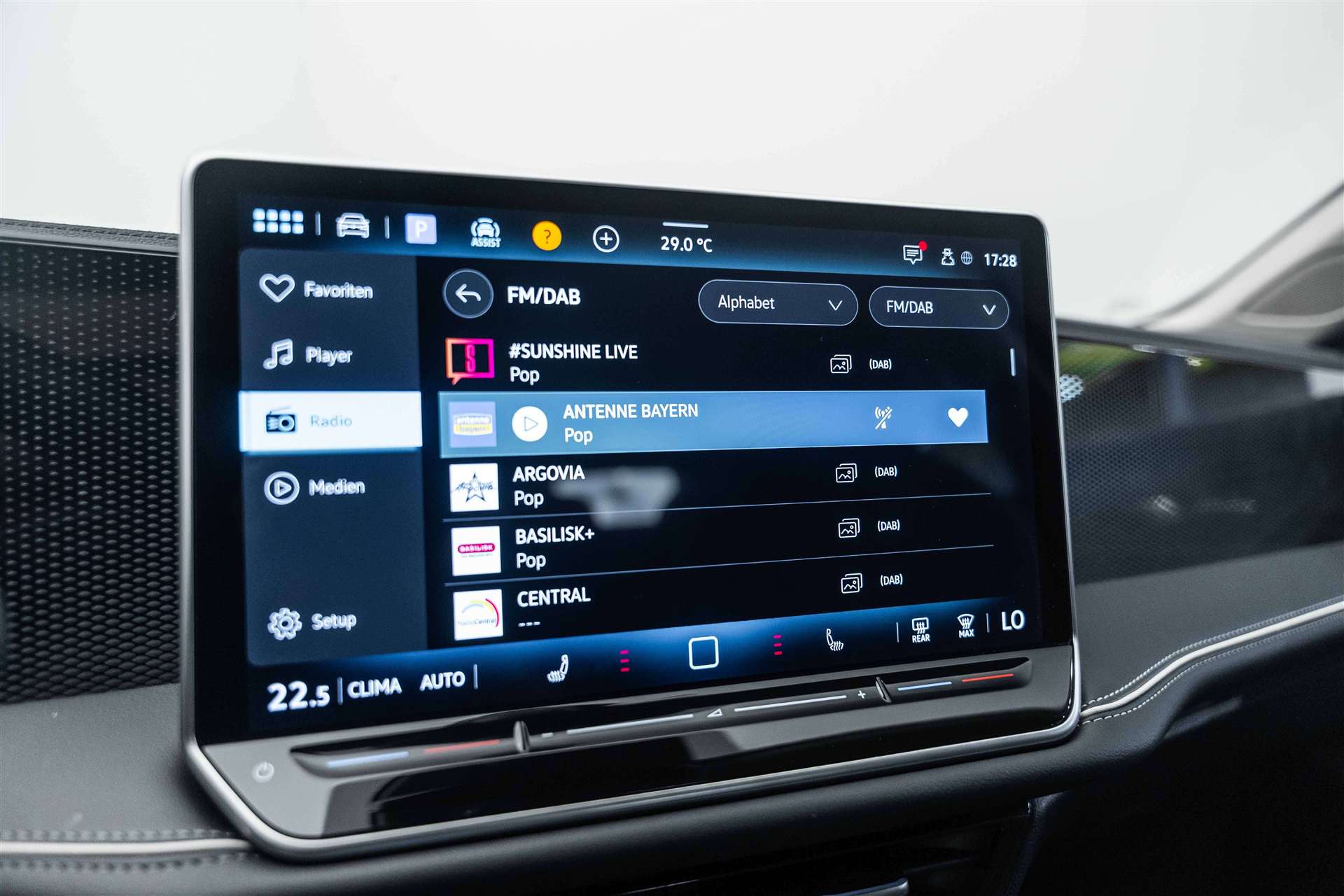 VW VW Passat Variant 1.5 eTSI evo2 Business DSG-image-24