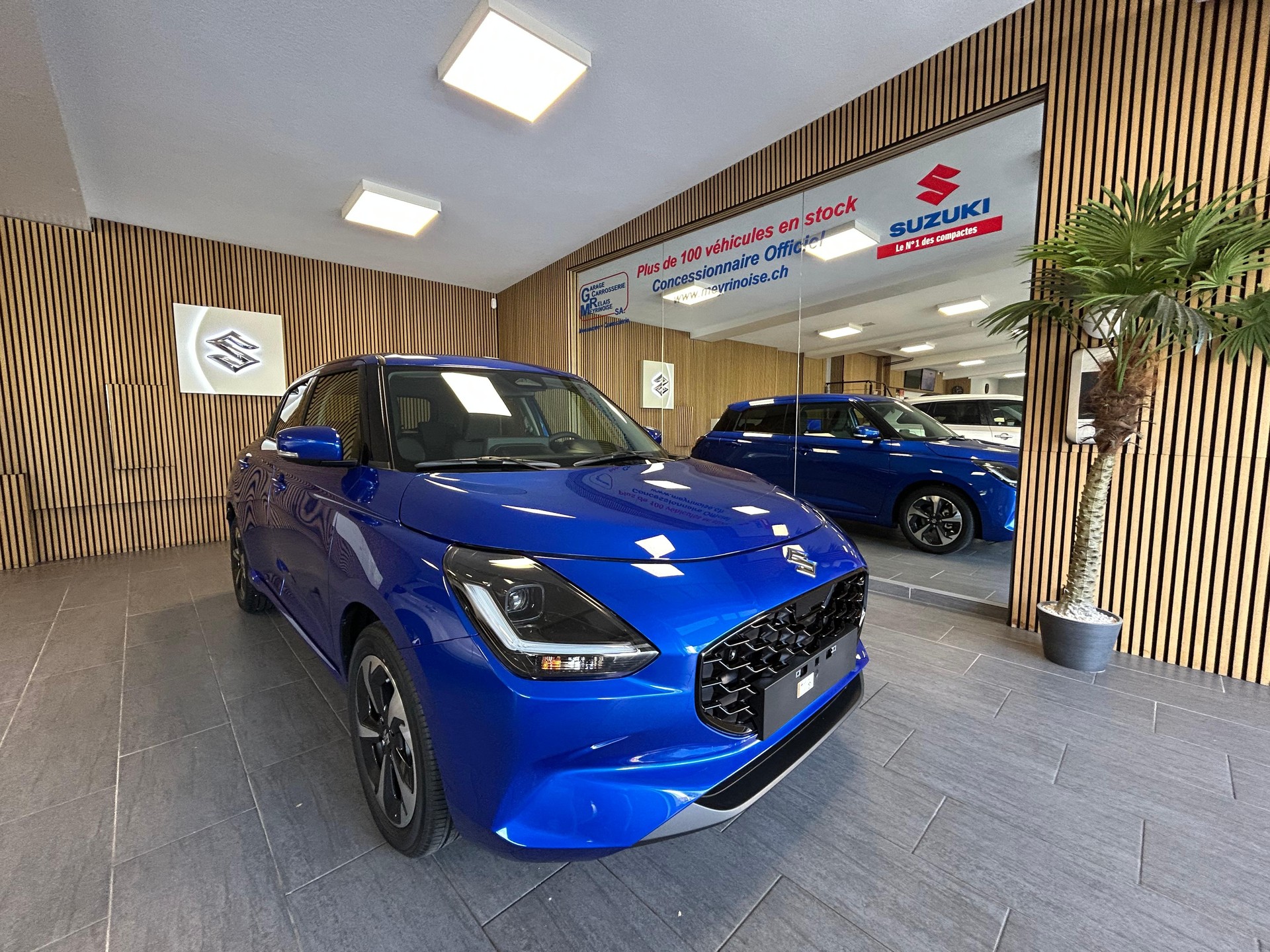 SUZUKI Swift 1.2 Compact Top Hybrid-showroom-element-1
